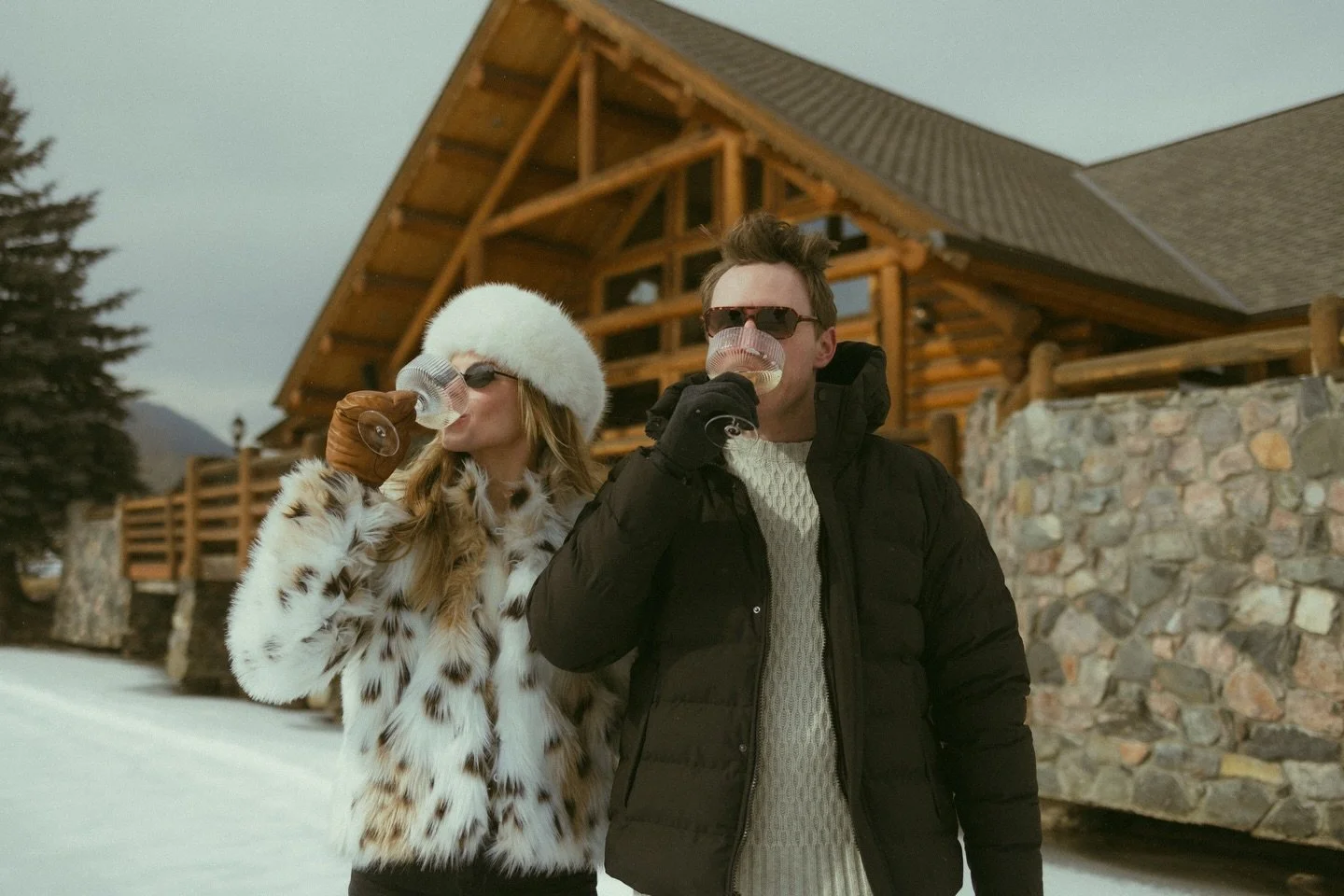 Posting and ghosting because I have a baby and she takes up all of my time these days but wanted to share this fun pic with yall anyways as I think it&rsquo;s fun 🤩

#coloradospringsphotographer #coloradospringsweddingphotographer #denverweddingphot