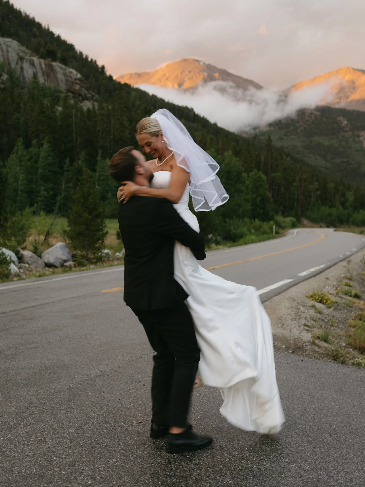 A love story written in the mountains 💛🫶🏼🏔️

#coloradoelopement #mountainelopement #coloradoelopementphotographer #idahoelopementphotographer #buenavistacolorado
