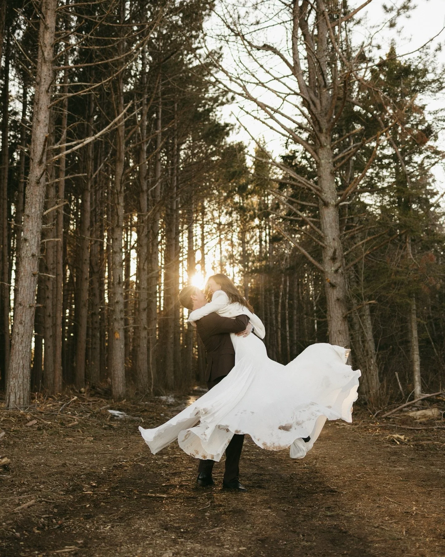 Spent the afternoon with these two cuties. They met in New York at a work event, went to a Knick&rsquo;s game and the rest is history 💛

Shout to the MN North Shore for its absolutely perfect weather Tuesday! 

#minnesotaweddingphotographer #minneso