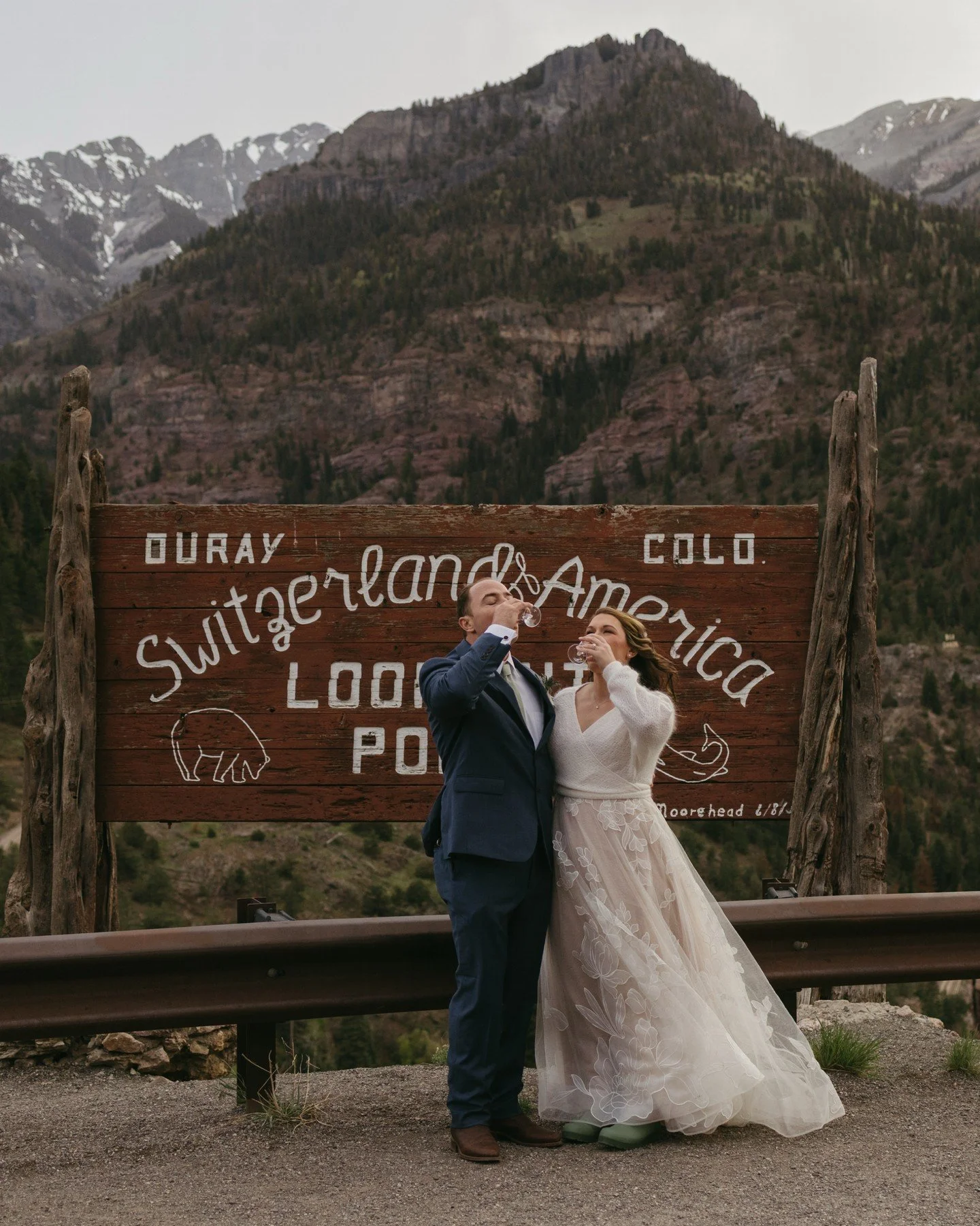 Literally obsessed with the San Juan mountains. The Million Dollar Highway is gorgeous and I&rsquo;m dying to see it in the fall time. It&rsquo;s peppered with aspen trees and would make the most stunning backdrop for a fall elopement! 

These two cu