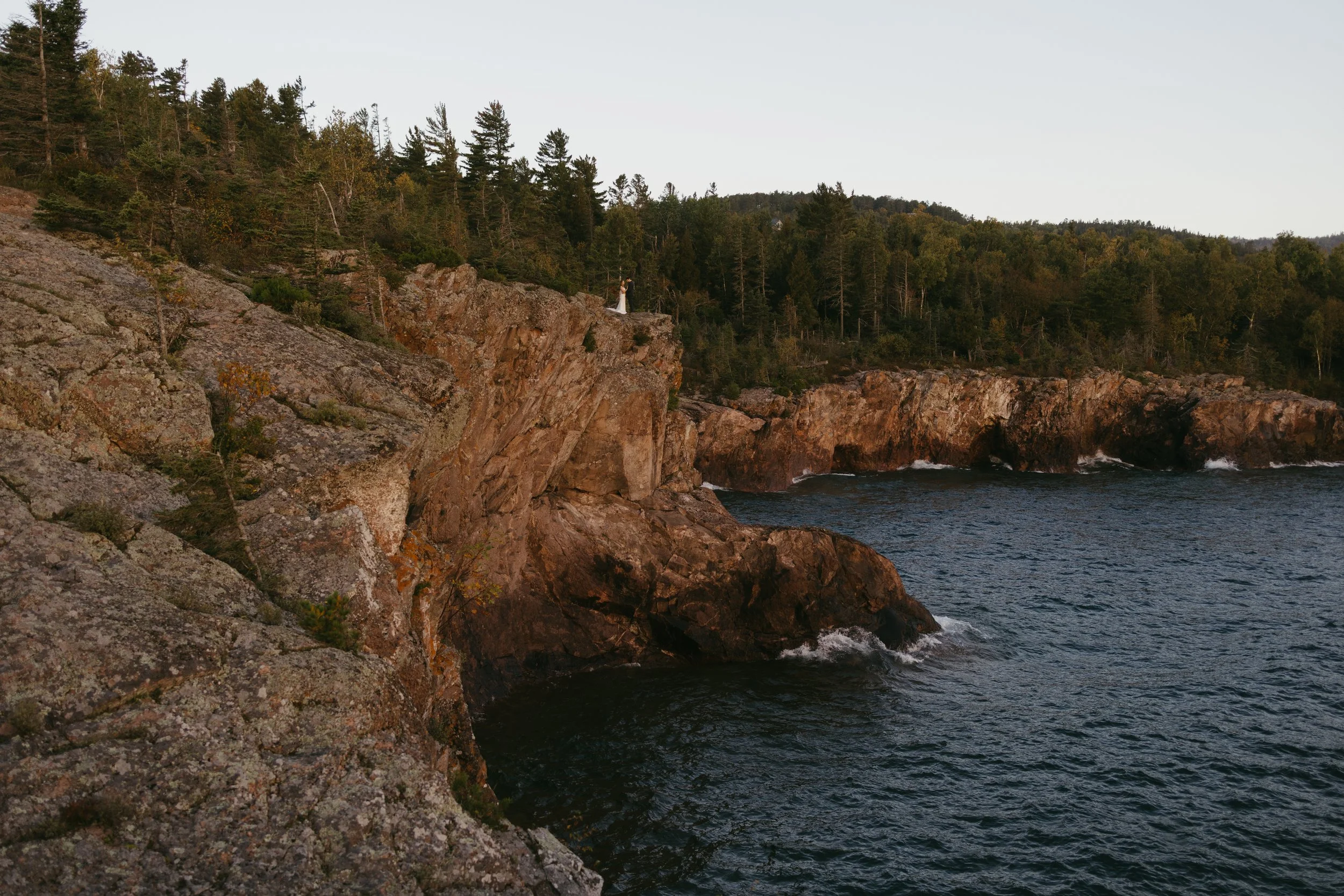 chuckandshilohphotoandfilm-annaandmichael-minnesotanorthshoreelopement-211.jpg
