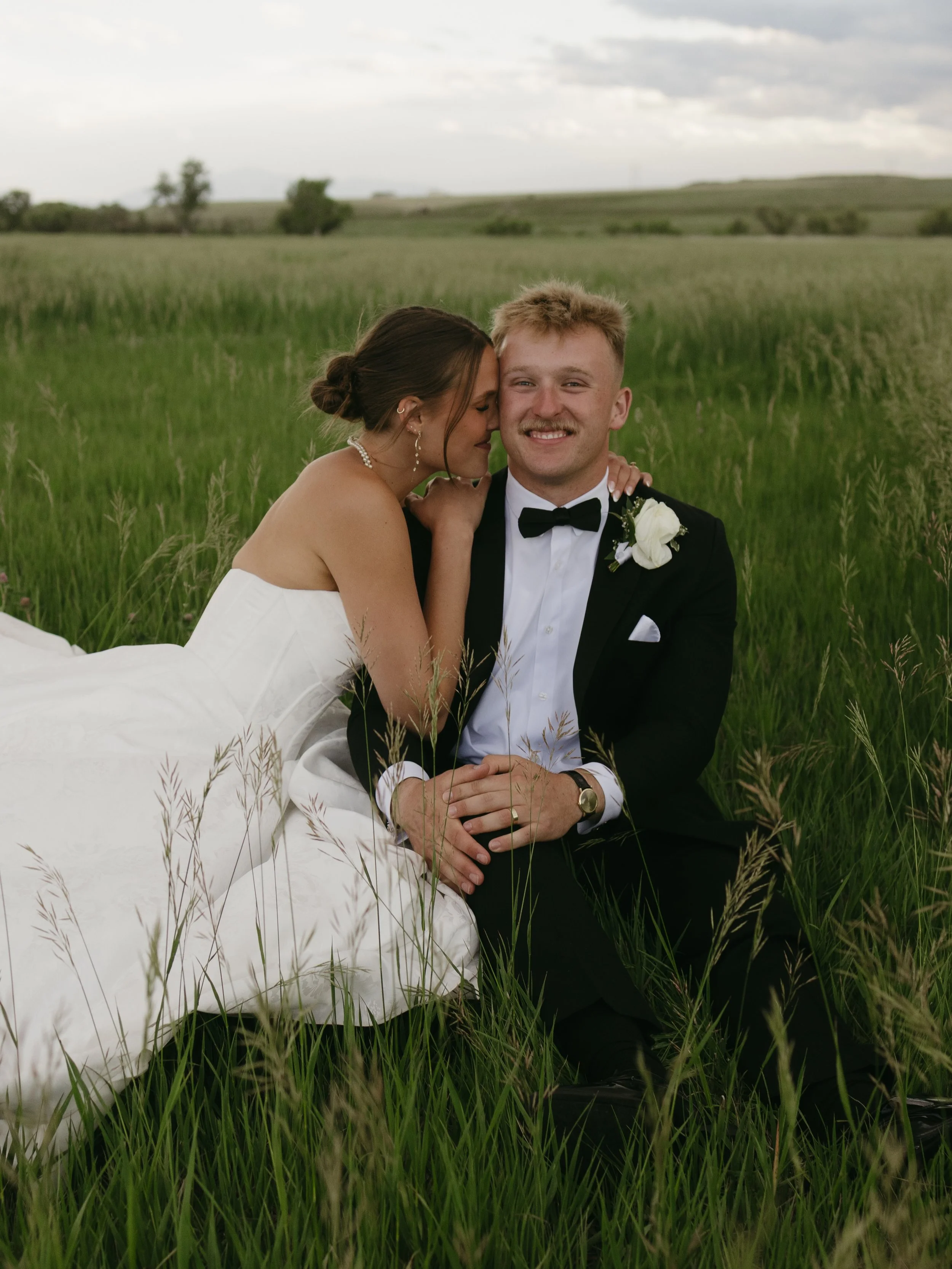 Are they not the cutest little duo?!? 🥹🥹🥹

#minnesotaweddingphotographer #minneapolisweddingphotographer #twincitiesweddingphotographer #bridalportraits