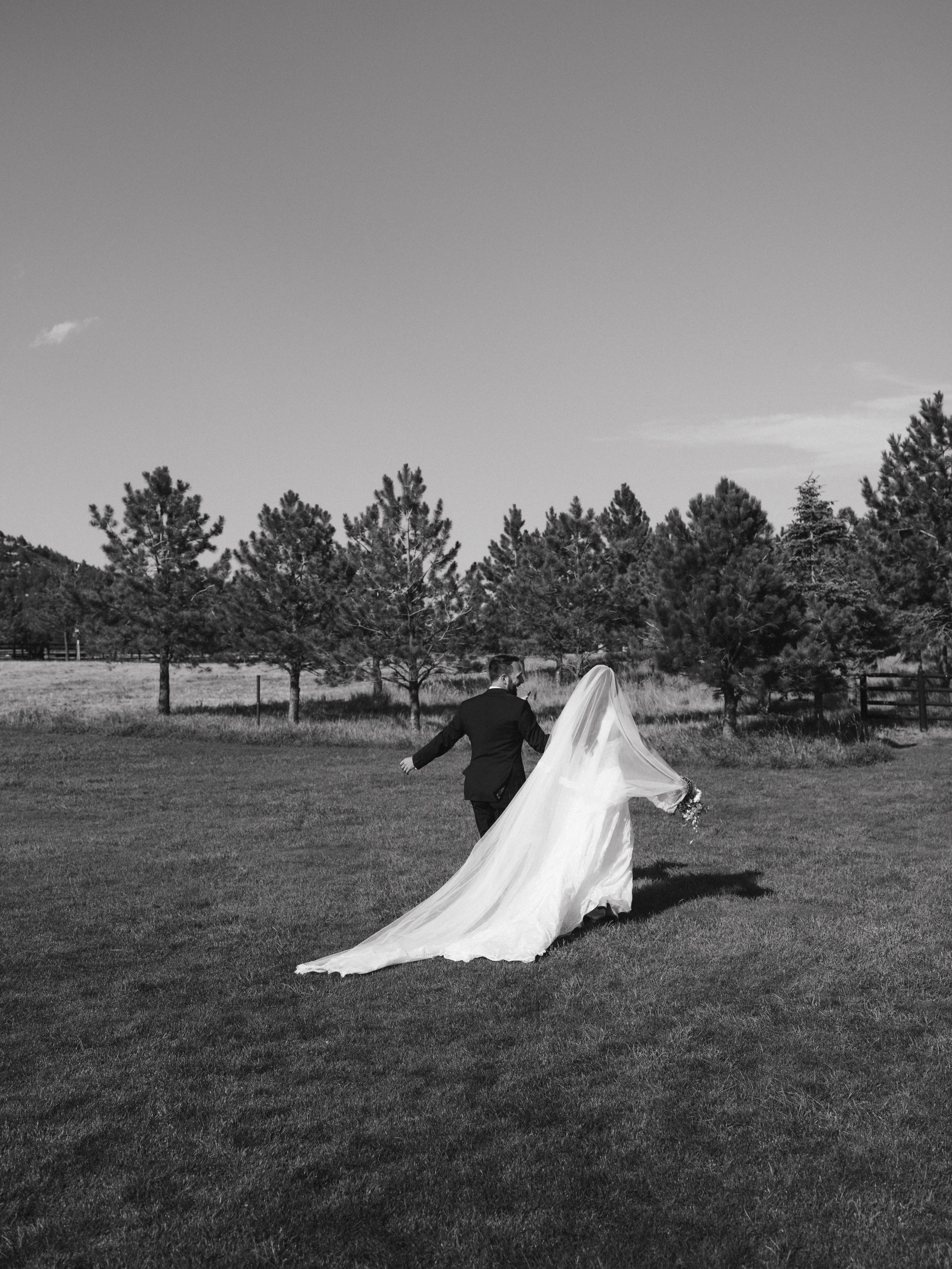 A little post ceremony moment 💛 the bliss of officially saying your &ldquo;I do&rdquo; to your favorite person is such a magical moment! 

#minnesotaweddingphotographer #minneapolisweddingphotographer #twincitiesweddingphotographer #wisconsinwedding