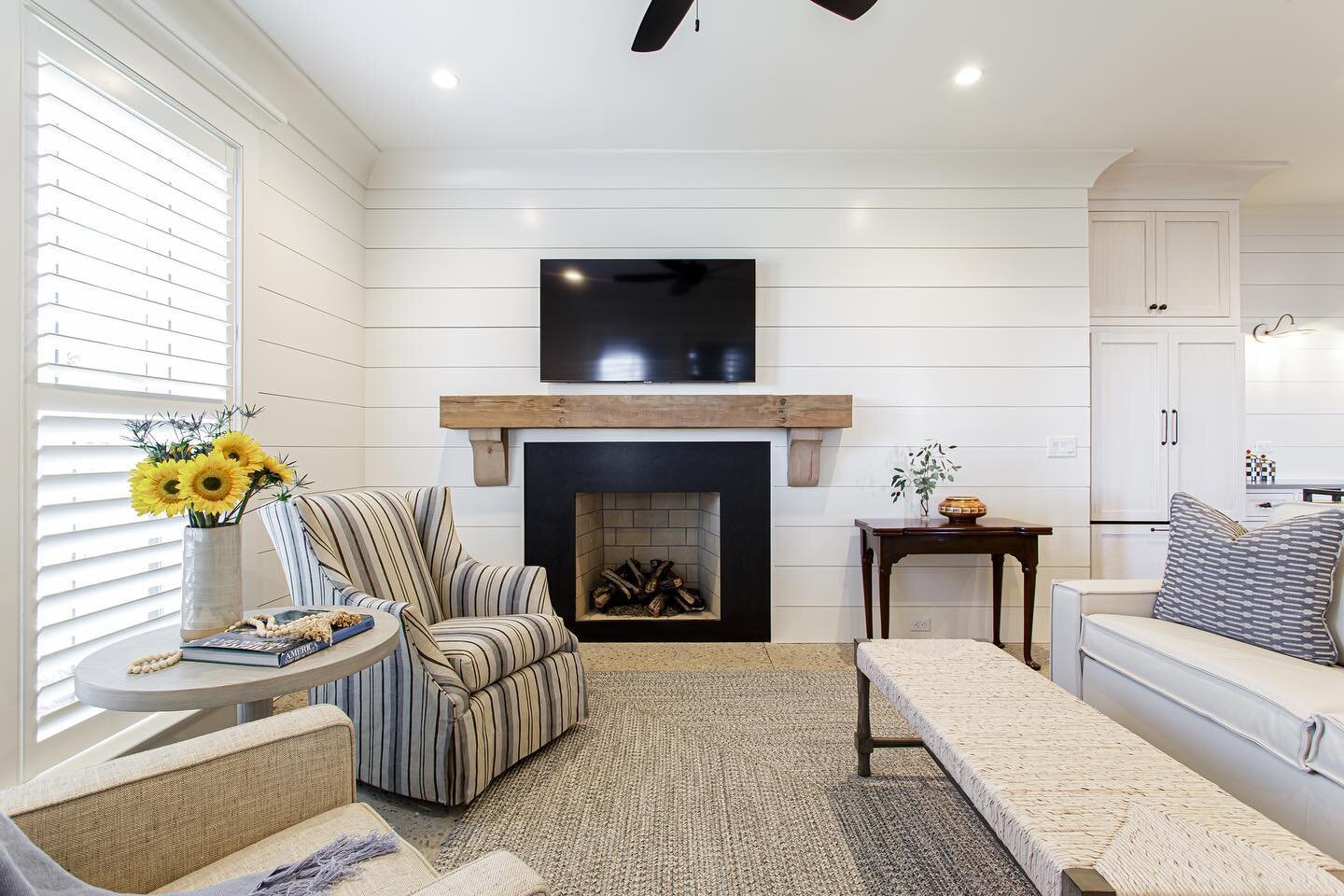 Loving this fresh and bright lower level sitting area in Charleston!