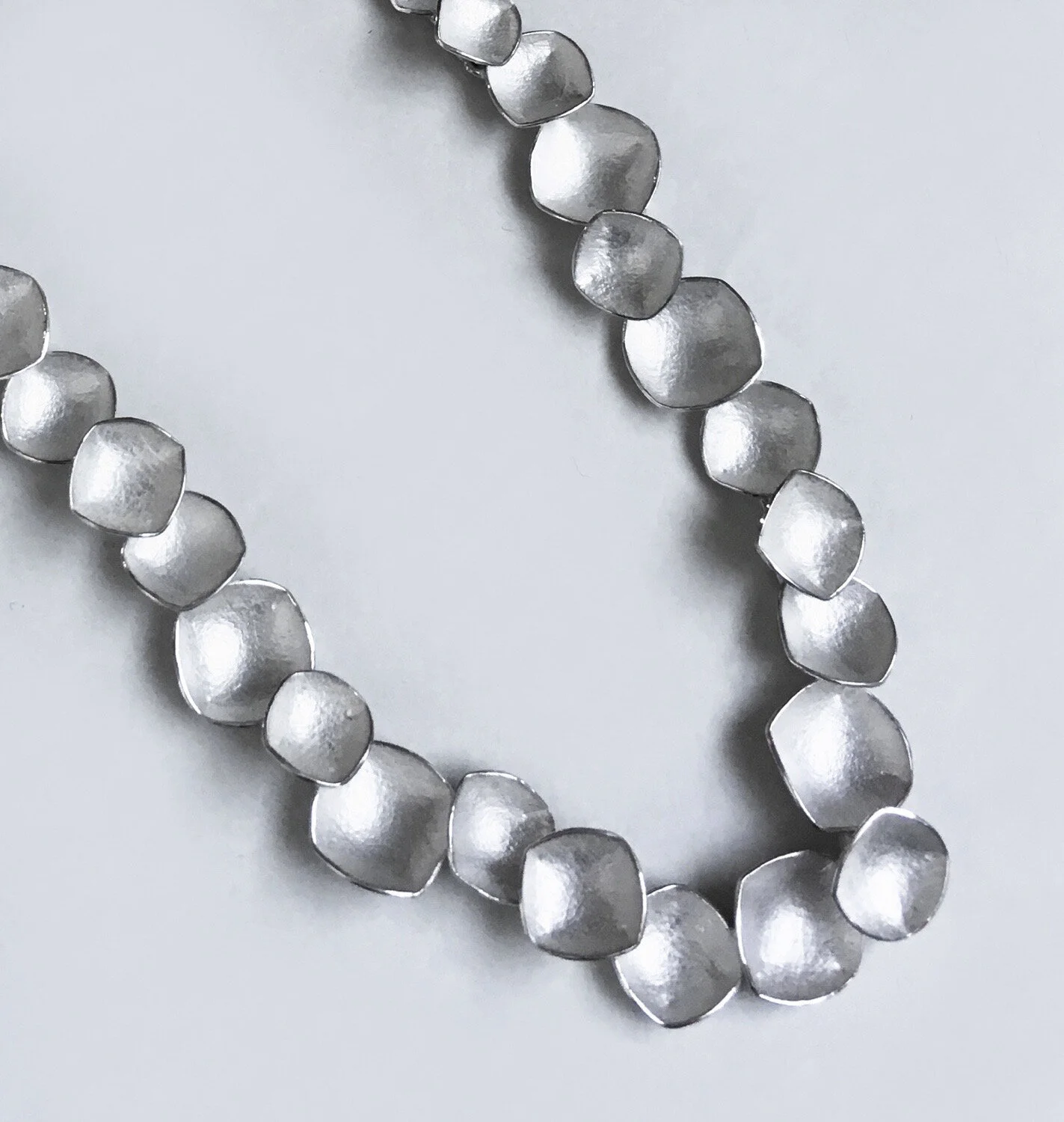 faceted necklace silver details 3.jpg