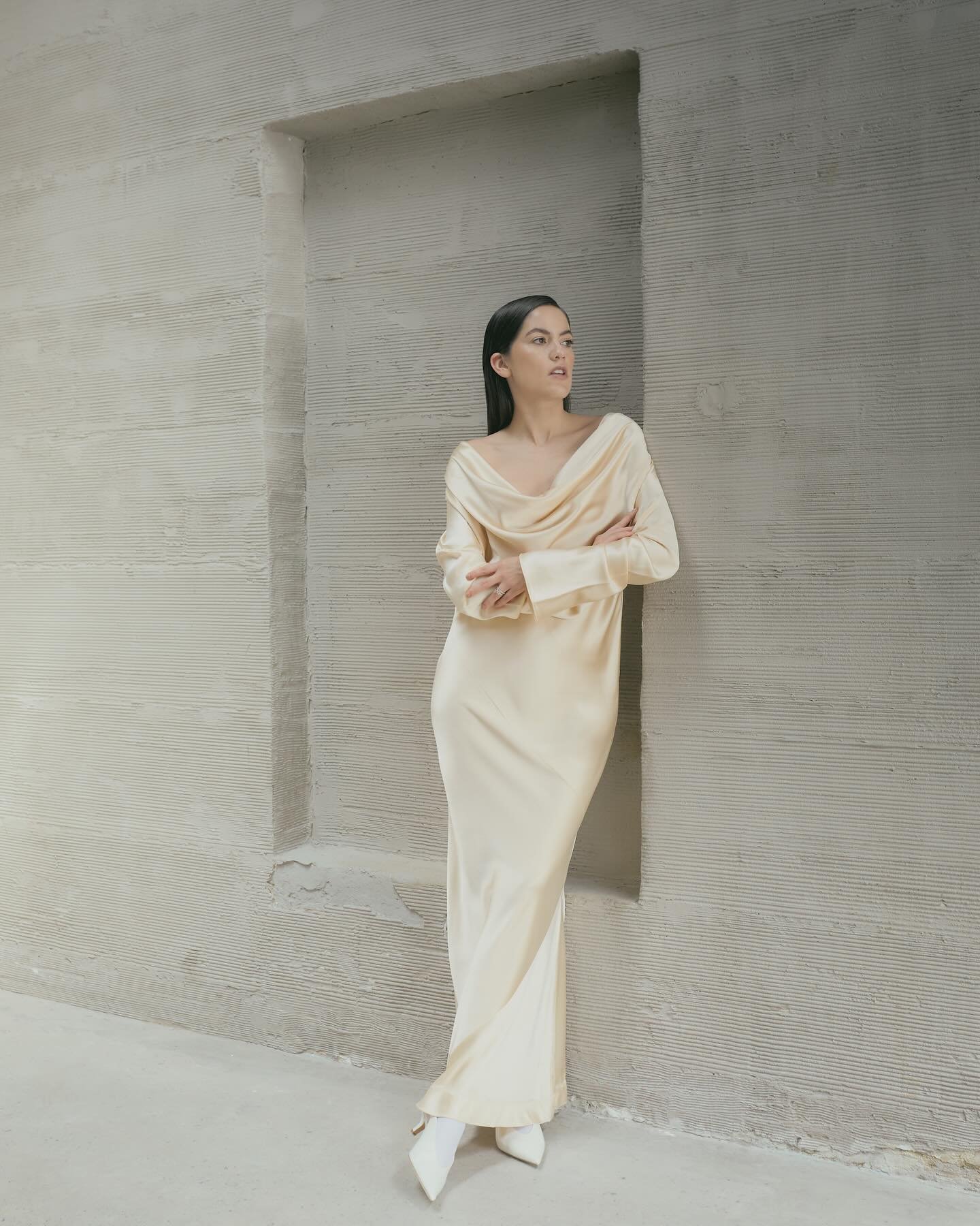 22-04-25
&ldquo;Lo importante es que nunca dejes de construir de ti la mejor versi&oacute;n&rdquo;✨- @lolas.lat 

Foto: @whitestudios_co 
Vestido: @francescamiranda_ Styling: @paolaverar__ 
Maquillaje y pelo: @linnaguasput 
Locaci&oacute;n: @morfeo.e