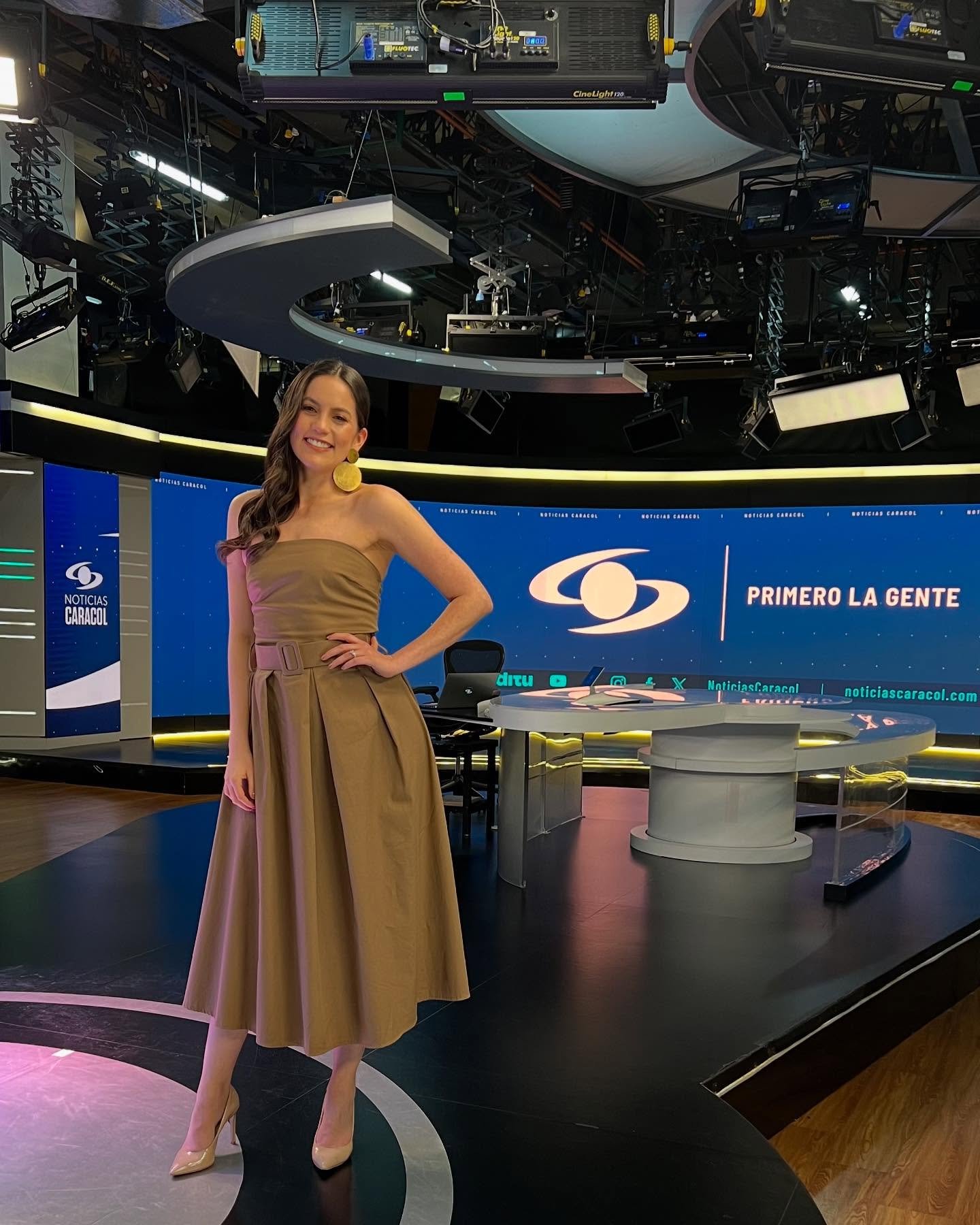 21-05-25
🤎

Vestido de: @colettebogota @noticias.styling 
Foto y video: @daniel.gomezaraque