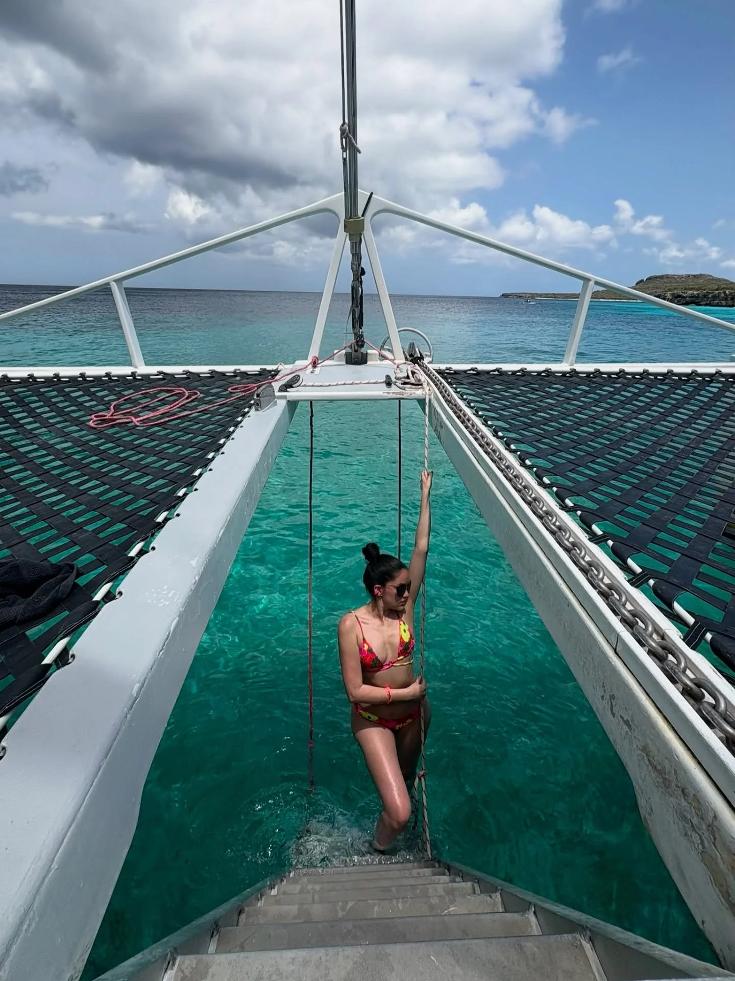 No supero el viaje a Cura&ccedil;ao @isla_de_curacao , que gran destino, &iexcl;s&uacute;per recomendado! 
La pas&eacute; brutal e hice de todo &iquest;Cu&aacute;l de estos es tu plan favorito?:
1. Paseo en Katamaran. Kokomo Beach, Cura&ccedil;ao🏝️
