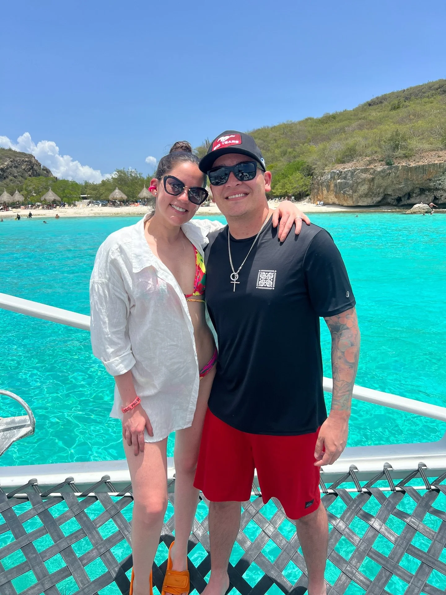 CURA&Ccedil;AO💛🏝️🐠
D&iacute;a de Katamaran en Kokomo Beach gracias a @irietourscuracao y junto a nuevos amigos disfrutando los hermosos atardeceres de la isla en @dreamscuracaoresort☀️🌅

@isla_de_curacao #cura&ccedil;ao #sienteloportimismo