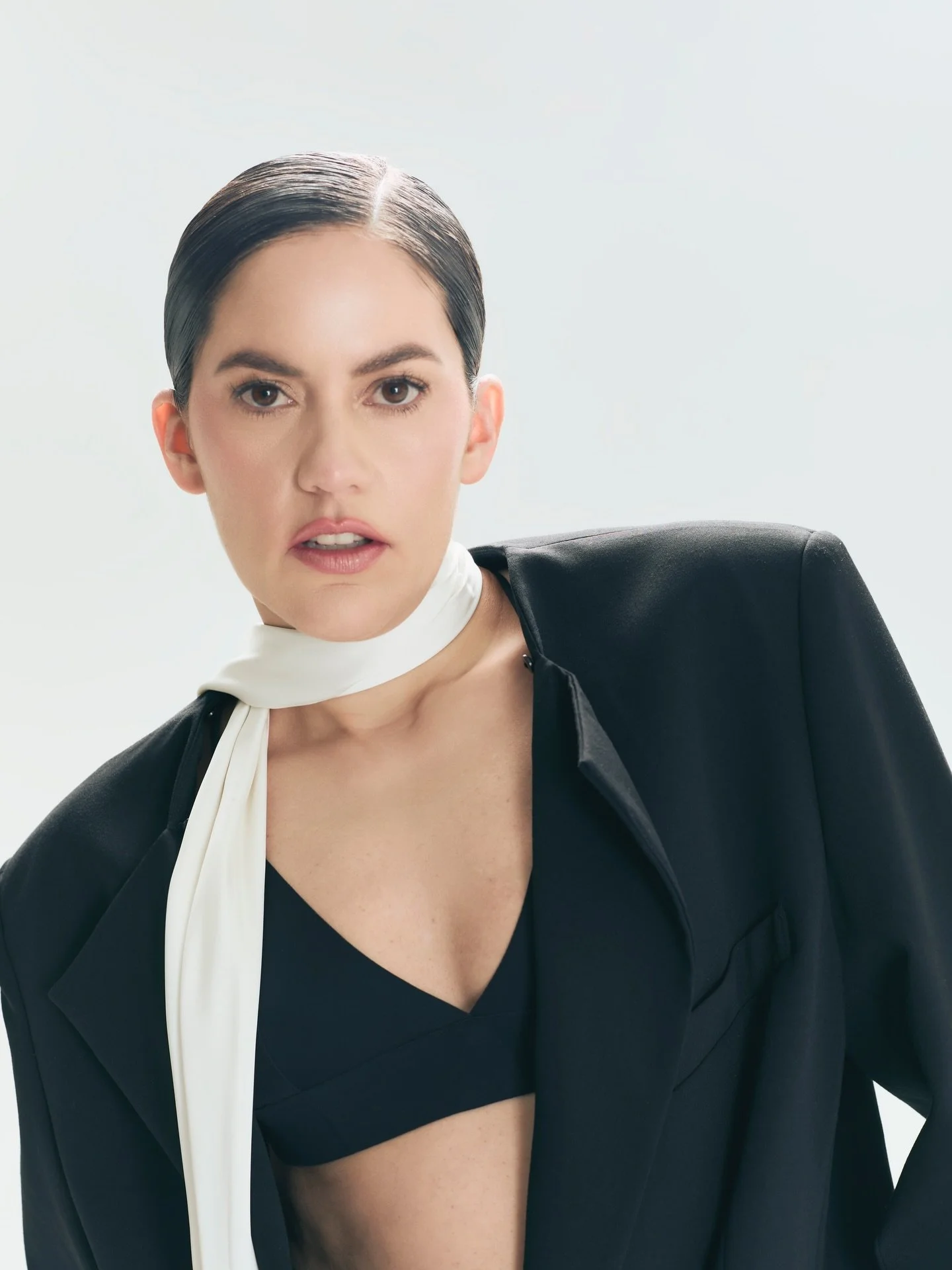 25-02-26
&ldquo;En esos d&iacute;as en los que no puedes o&iacute;rte
ve m&aacute;s despacio
deja que tu mente y tu cuerpo
se encuentren&rdquo;

-quietud🌿

Una sesi&oacute;n linda junto a un equipo al que amo:
Fotos: @whitestudios_co Asistente: @lej