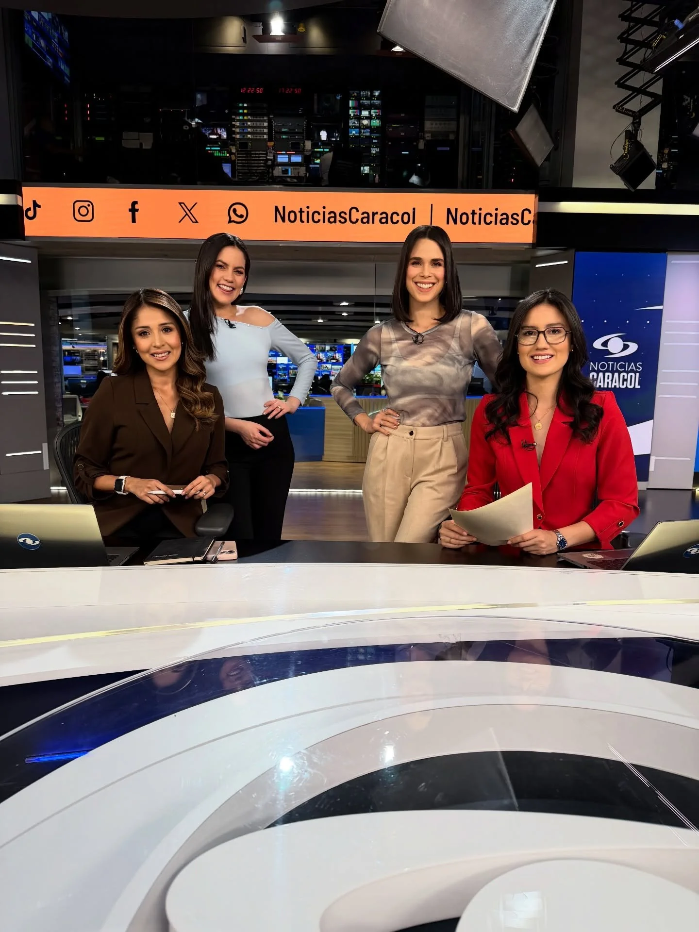 01-01-26
GRACIAS DIOS🩵
Que lindo comienzo de a&ntilde;o,trabajando como me gusta. Con SALUD y rodeada de personas maravillosas junto a las que aprendo todos los d&iacute;as.
Aqu&iacute; algunos recuerdos pa&rsquo; cuando seamos viejitos.

&iexcl;FEL