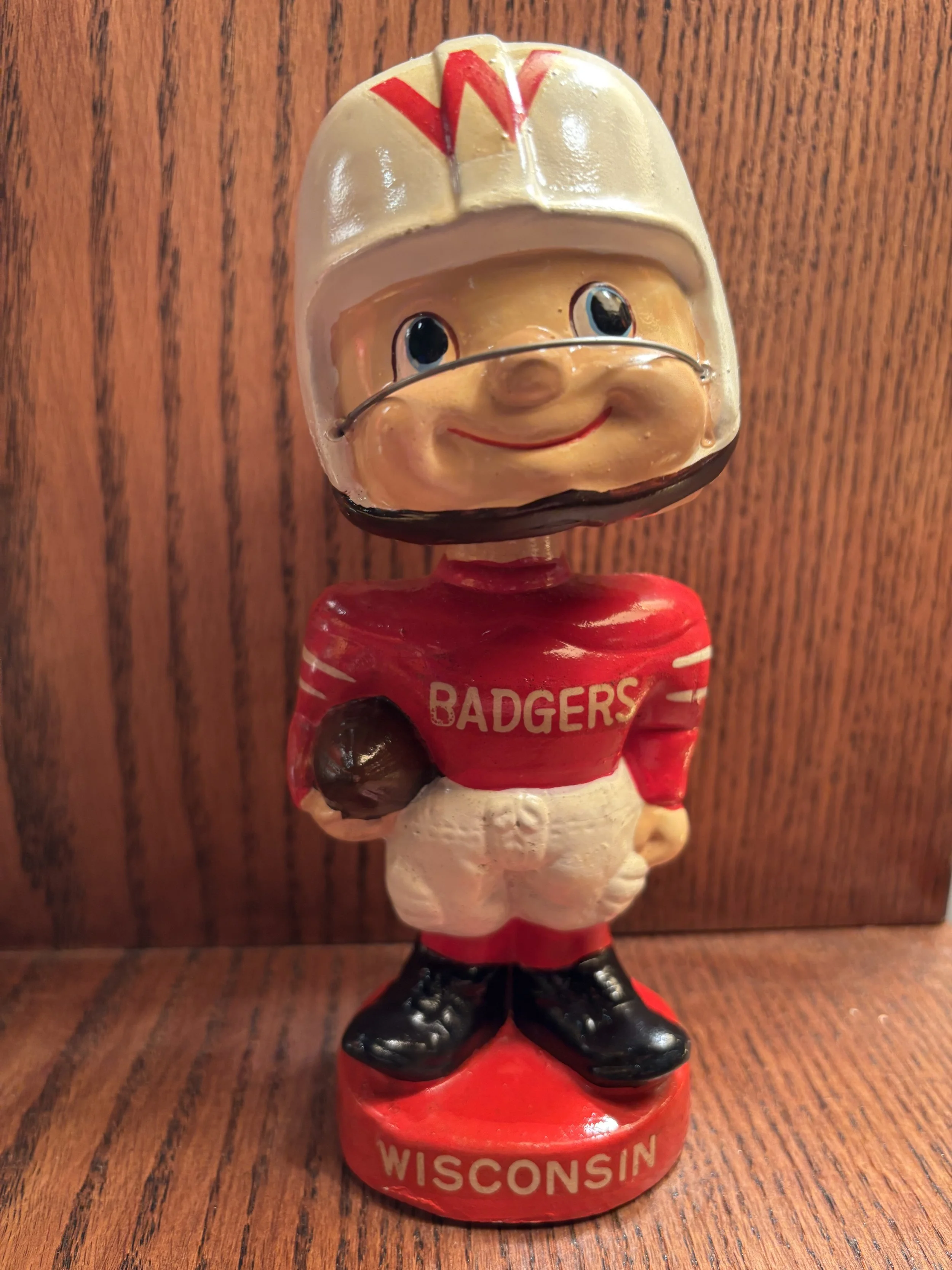 Wisconsin Badgers Type 4 Nodder 1961-68 - Near Mint