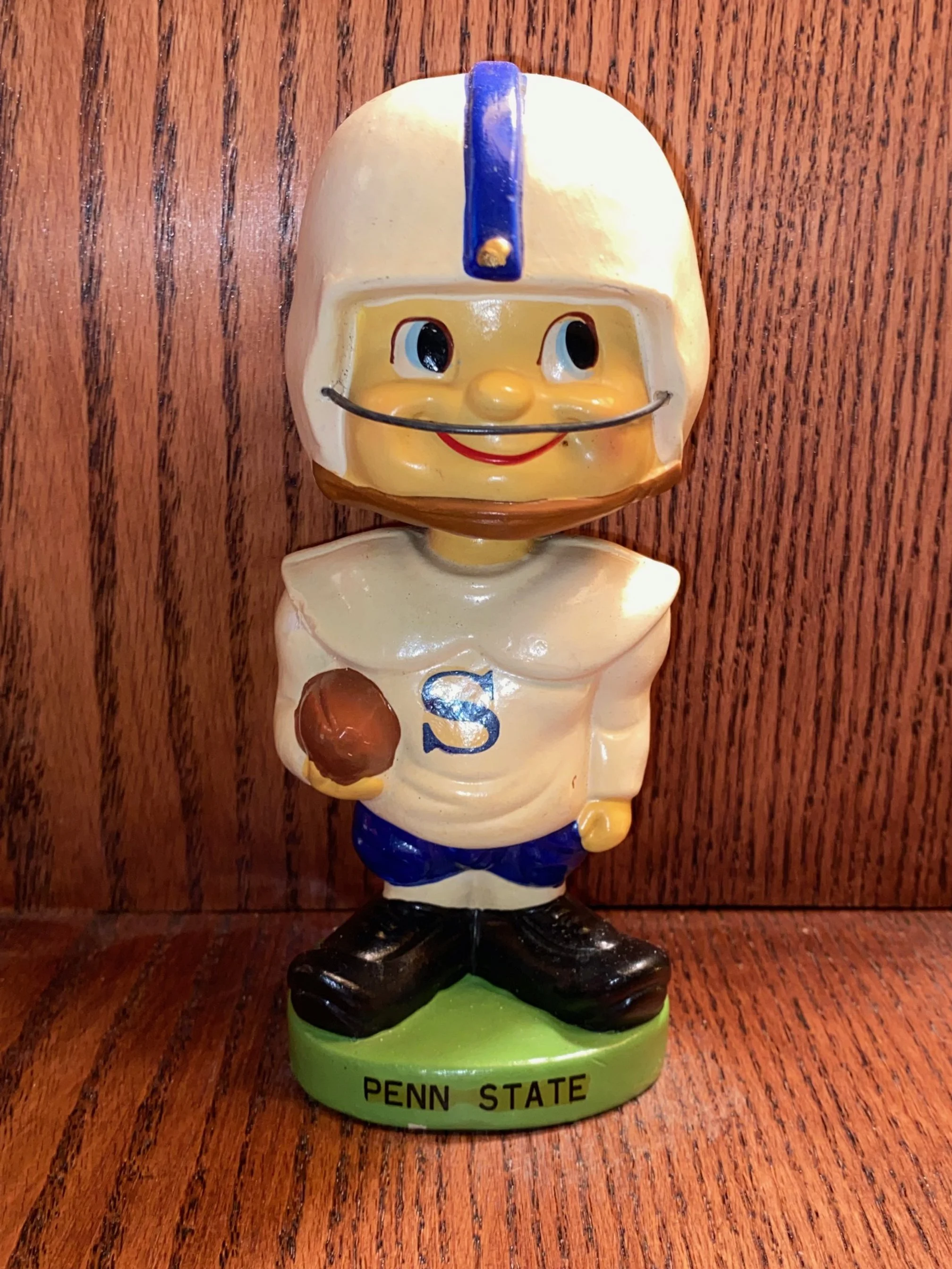 Penn State Nittany Lions Nodder 1961-68 - Near Mint