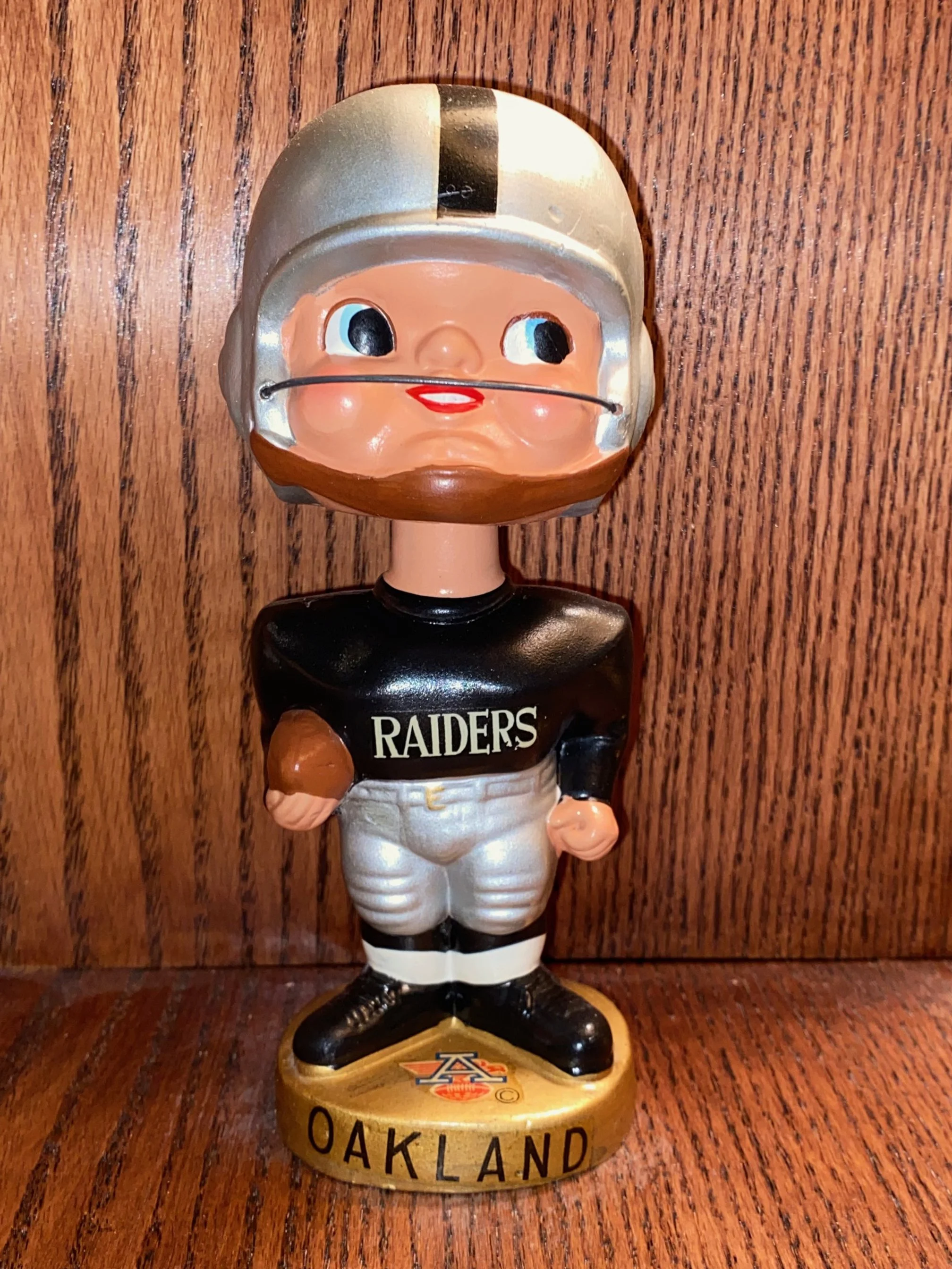 Oakland Raiders Earpads Nodder - Near Mint Minus