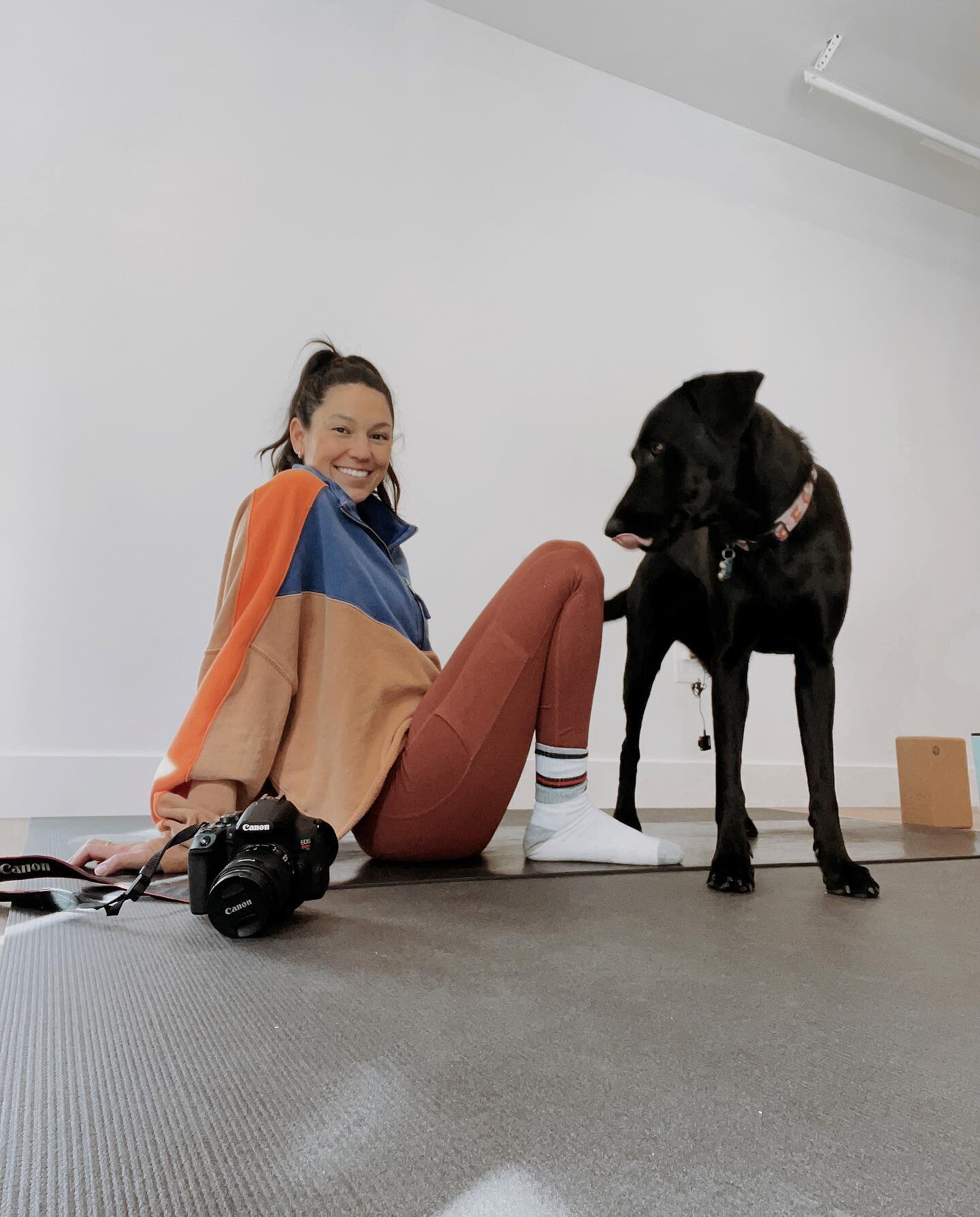 Things that light up my soul 
Capri ✨
Hubs &hearts;️
Pup kisses🐶
Filming yoga 🎥

Feeling grateful to be back on my mat this weekend. Practicing and filming classes for my community!

Stay tuned for new classes with @studio.mby @fpmovement @aubrewin