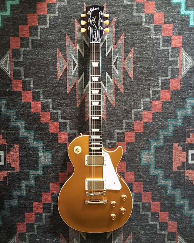 s o l i d  g o l d
.
This beautiful #gibsonlespaulstandard #goldtop came across the #losangeles #rocknroll #rescue bench for a setup and now it&rsquo;s back out on the prowl, better than ever. .
.
.
.
#gibsonguitars #gibson #lespaul #gibsonlespaul #o