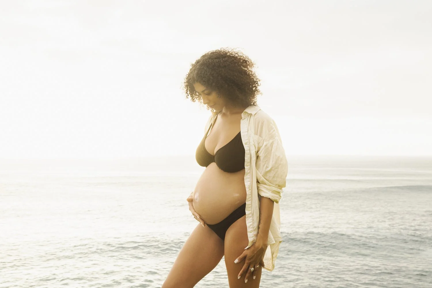 Maternity photographer with renowned Byron photographer Louisa Seton  Louisa Seton