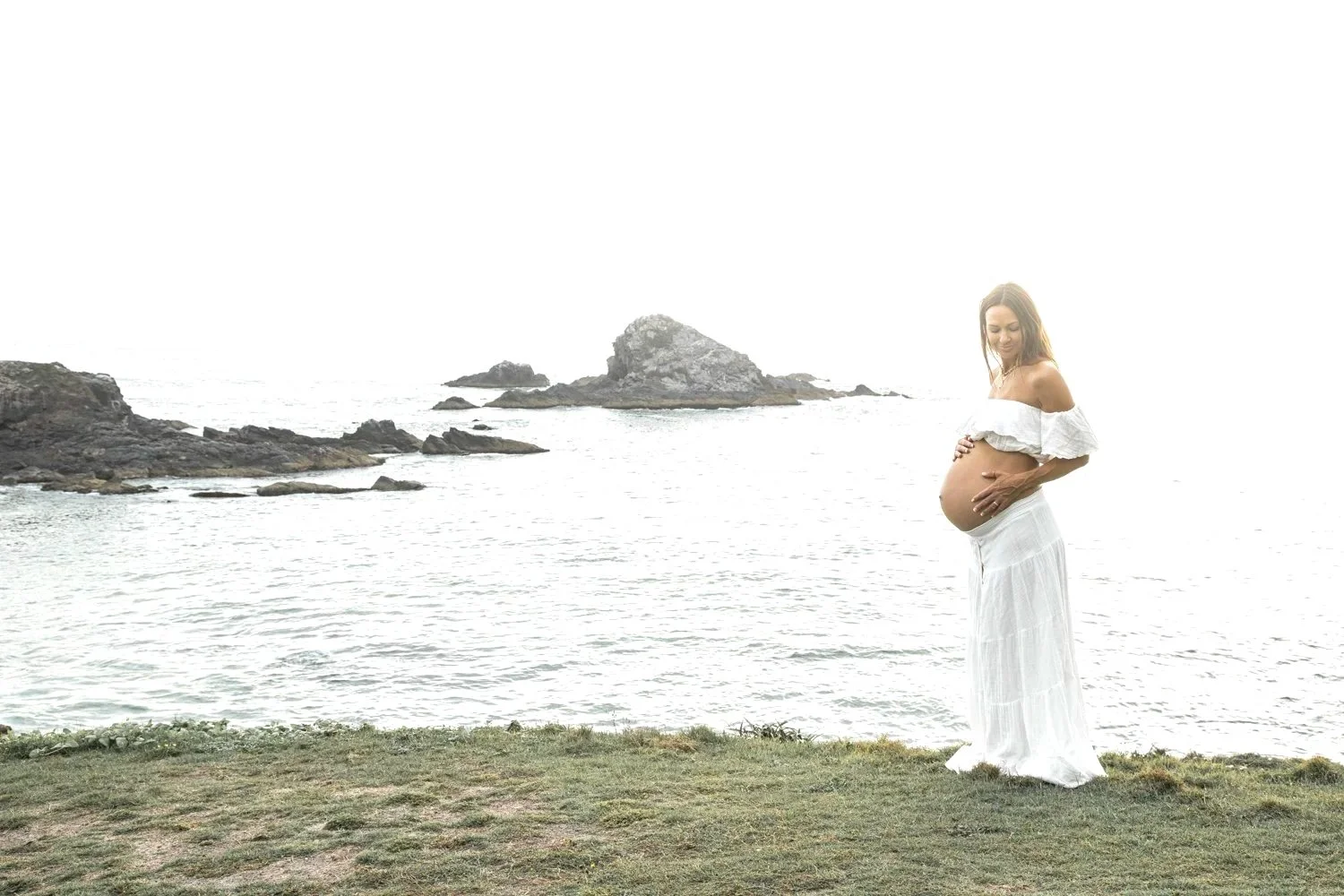 Maternity photoshoot Byron Bay  - Maternity photographer Louisa Seton
