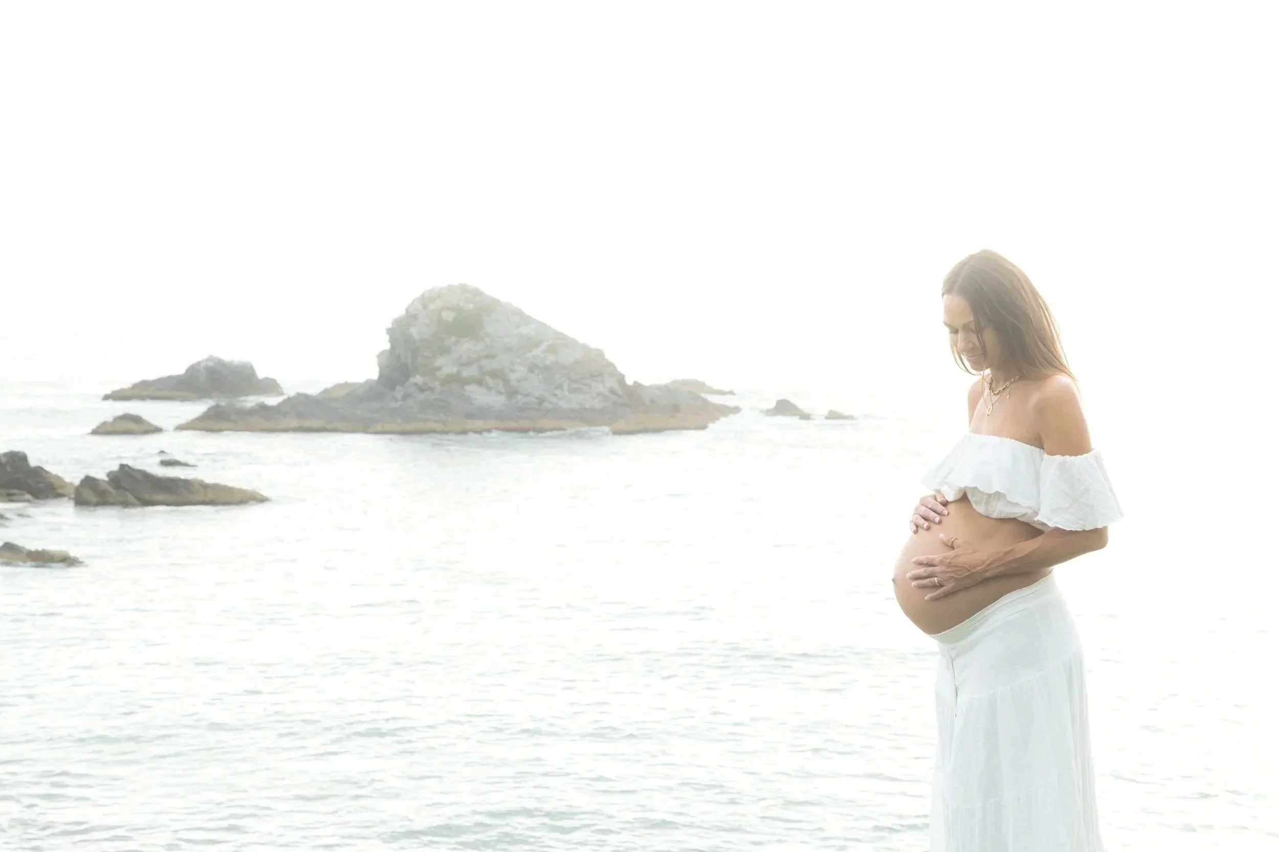 Louisa Seton photography. Maternity shoots in Byroin, Gold Coast and Sydney.
