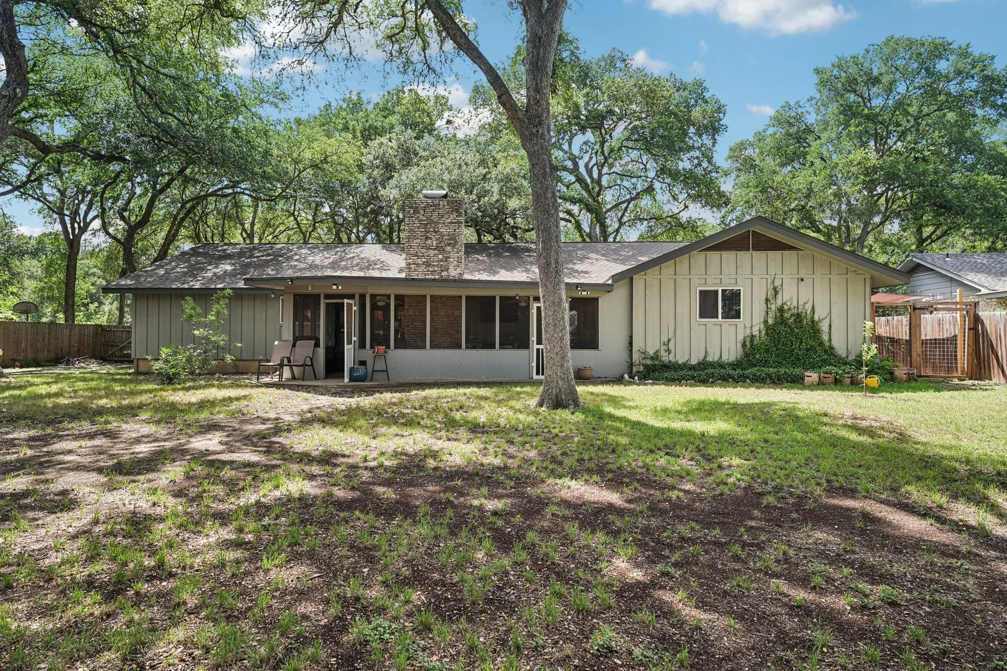 43-web-or-mls-Castlewood Dr-1806-043.jpg