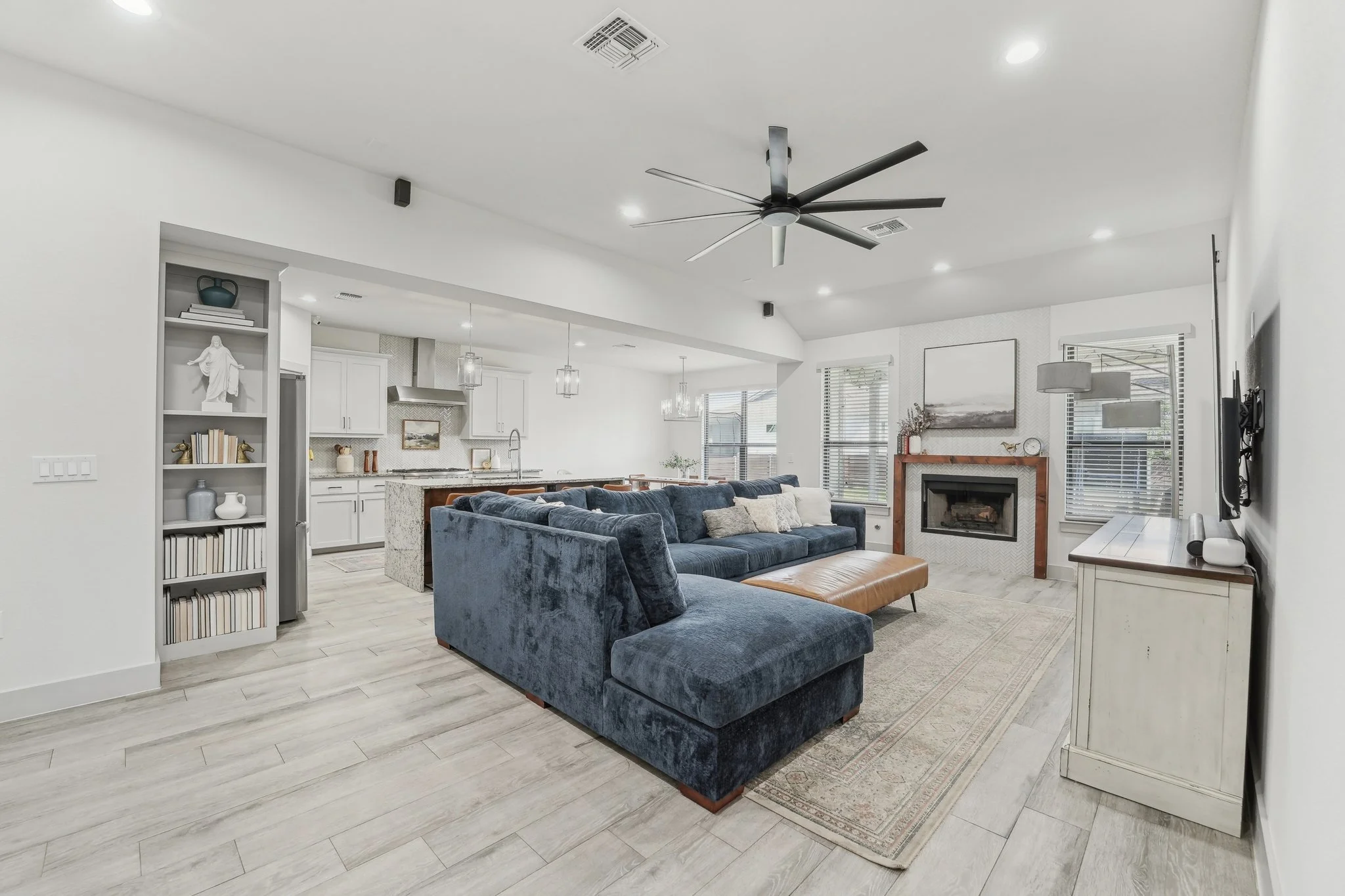 8-web-or-mls-Dax Dr-1505-008.jpg