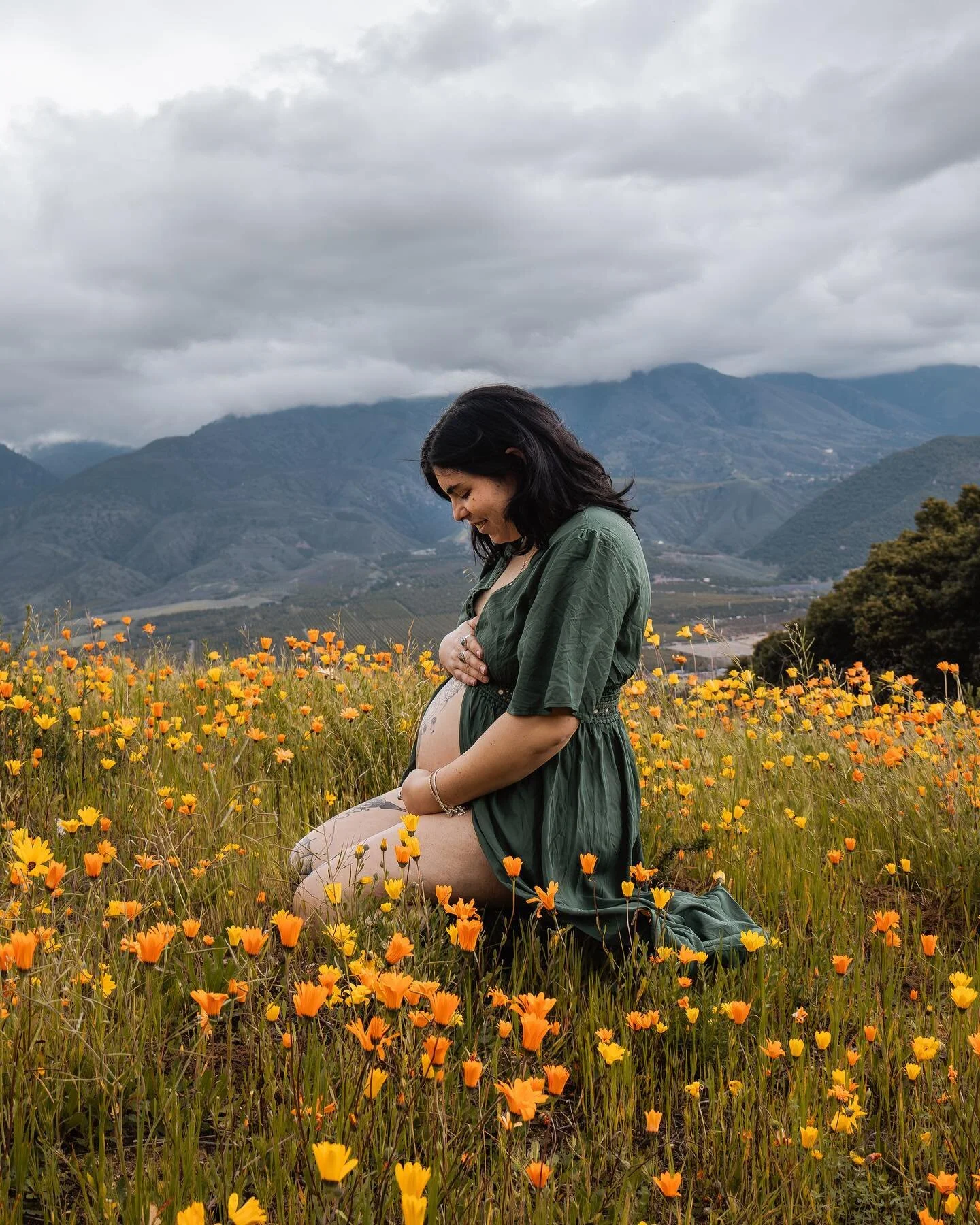 my best friend is having a baby and i couldn&rsquo;t be more excited 🤗 time has flown by from the moment we found out they were pregnant to creating these photographs the last few weeks of their pregnancy. also, we couldn&rsquo;t have chosen a more 
