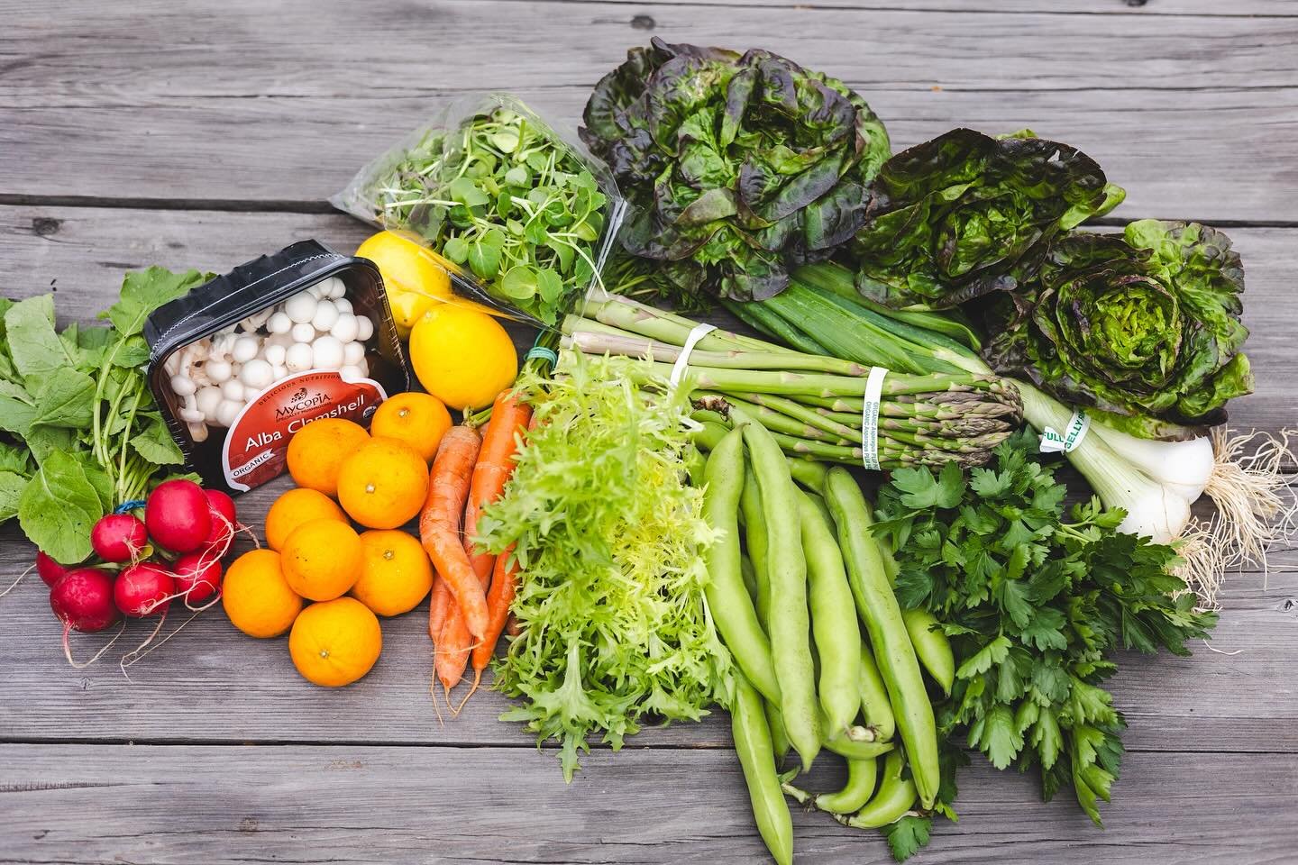 It&rsquo;s that time of the week to place your weekend orders! These midweek FEED Bins were luscious and our weekend boxes are looking extra springy with strawberries, sugar snap peas, fava beans, radishes, asparagus and broccolini! We&rsquo;ve got s