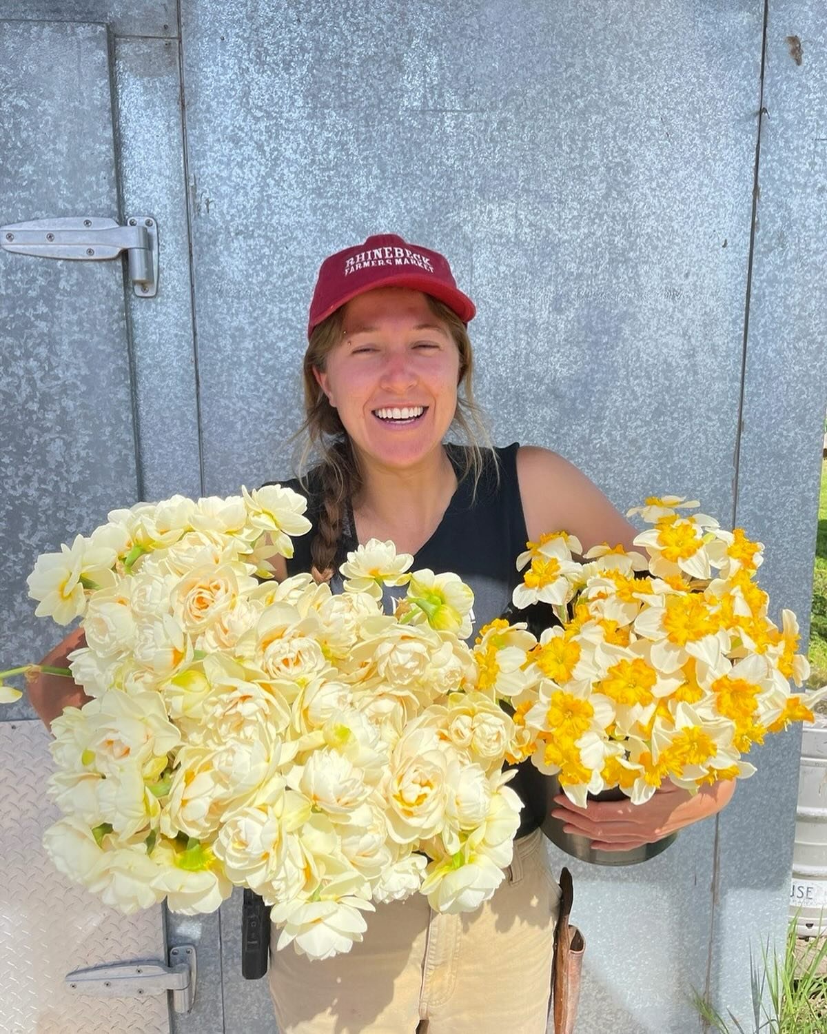 🎉✨We are so excited to announce that Arabelle Schoenberg has joined the FEED team as our FEED Bin Coordinator! This is a new position at FEED, focusing exclusively on our weekly CSA box program, which supports many local farms and provides year-roun