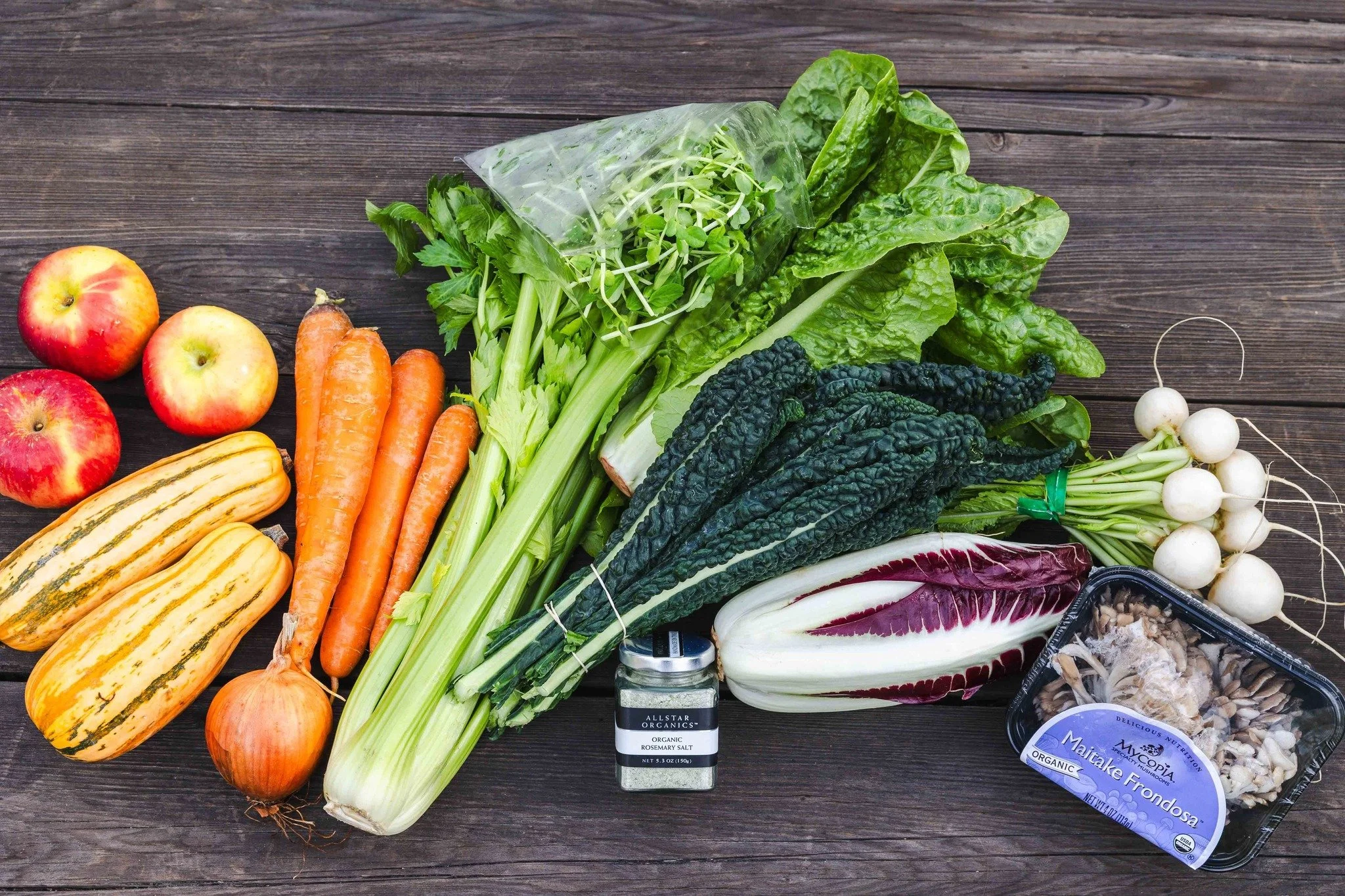 FEED ingredients are perfect for holiday meals! ✨ With Thanksgiving just around the corner and gatherings with friends &amp; family filling your calendar, it's easy to make a memorable dish with good ingredients. And the seasonal fruits &amp; veggies