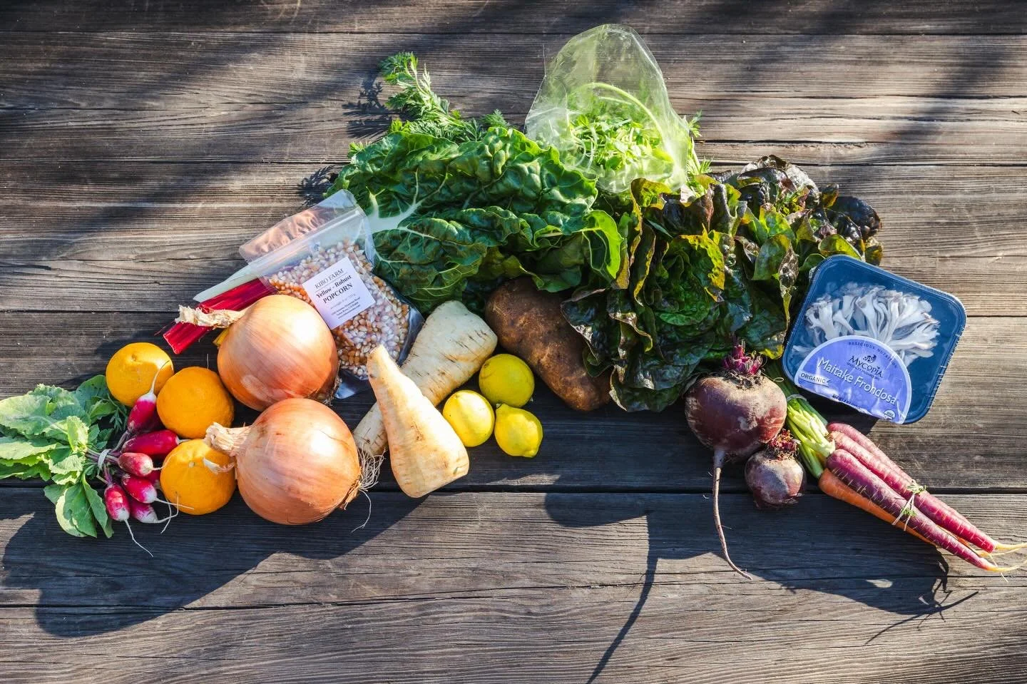 ❤️ Fall in love with eating seasonally and you&rsquo;ll discover the simple joy of truly delicious ingredients! There&rsquo;s a special magic ✨that comes from eating food that was meant to be grown and enjoyed each season. The flavors pop, the textur