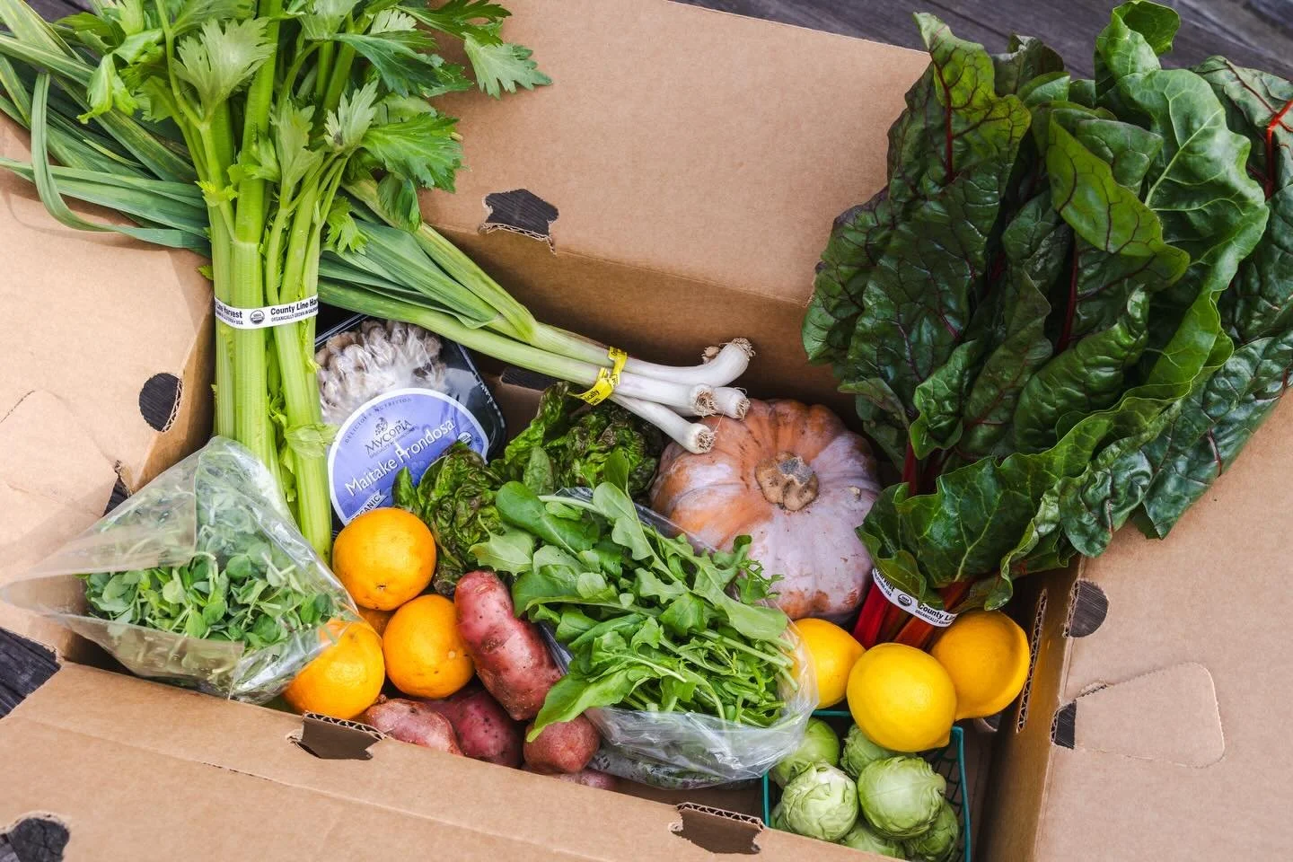 We ❤️ local food because it ticks all the boxes ⬇️

💕Extra delicious? Sure thing -  the flavors pop when the ingredients are this fresh and in season

💕Good for you? You know it - freshly picked produce is even more nutrient dense, plus we work wit