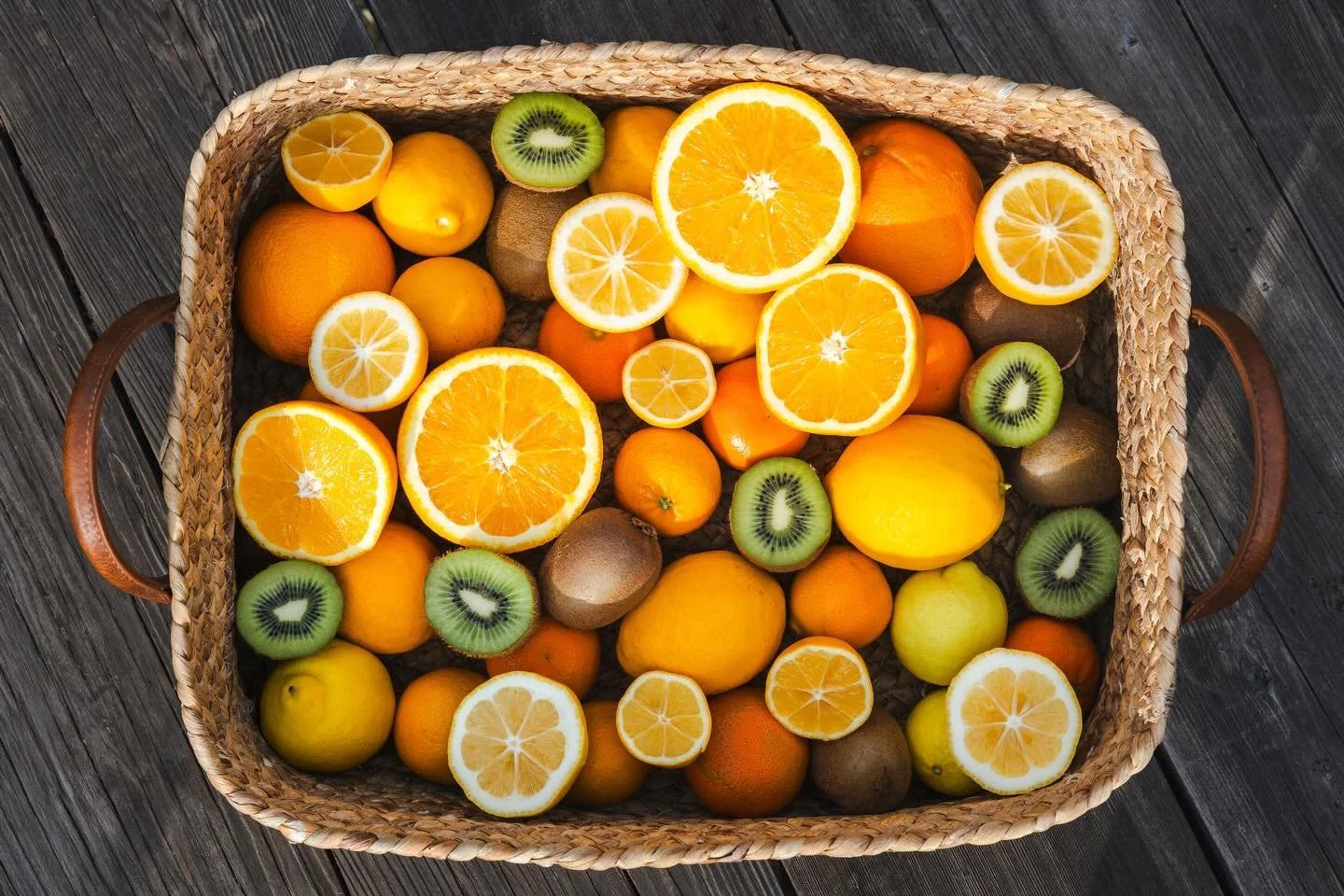 This citrus actually tastes like sunshine ☀️🍊When fruit is grown with flavor in mind by farms that prioritize sustainable practices and choose varieties that are delicious, not just easily transportable, you can taste the difference. 

🍋🍋&zwj;🟩Fr