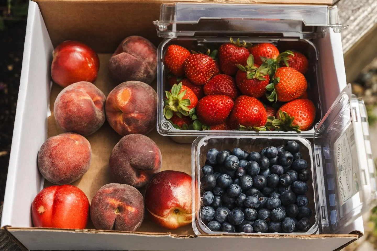 🌞🍓 Fruit is one of our favorite parts of summer and if flavor is what you&rsquo;re after, then try our Fruit Delights Boxes! We curate a delicious box of local + regional fruit from regenerative farms and deliver it to you weekly. 

🍑 Have kids ho