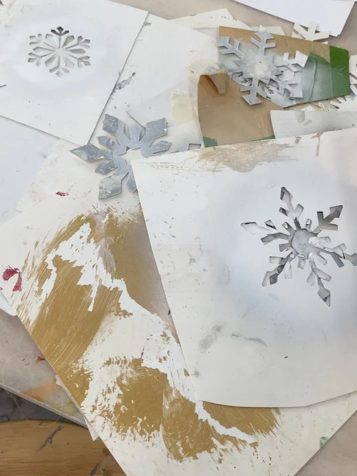 ❄️❄️❄️❄️

#holiday
#snowflakes 
#backdropdesign 
#barenecessities