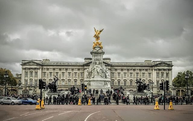 The one and only, Buckingham Palace, with the Victoria Memorial.

The palace was built in 1703 and became the residence of the British monarch in 1837.
.
.
.
.
#buckinghampalace #buckingham #victoriamemorial #london #london🇬🇧 #london4visit #capturi