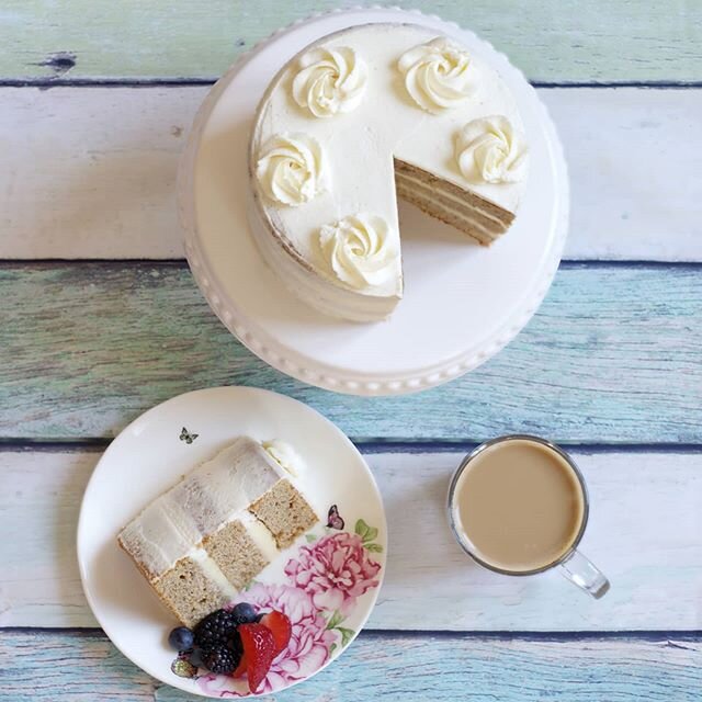 Chai Latte Cake w/ White Chocolate Ganache Filling &amp; Mascarpone Whipped Cream Frosting!⠀
⠀
I made a Chai Latte Cake for a Don&rsquo;t Rush collab a few weeks ago with some other fellow food bloggers (check it out on my IGTV if you missed it). I l