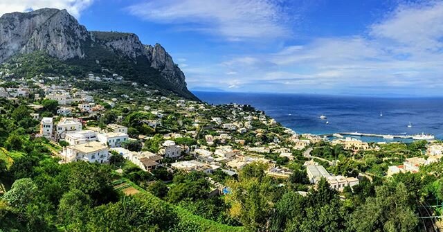 A view of the island of Capri from Piazza Umberto I. This is the Piazza where the funicular cable car station is. For context, you arrive to the island via boat then take the funicular to the top.
.
.
.
.
#capri #capriitaly #italy🇮🇹 #italy #visiteu