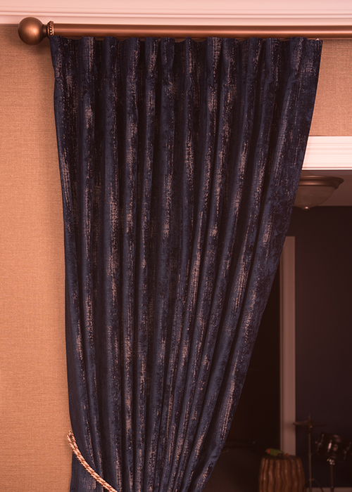 pleated-drapery_0005_Pleated-drapery-with-tie-back.png