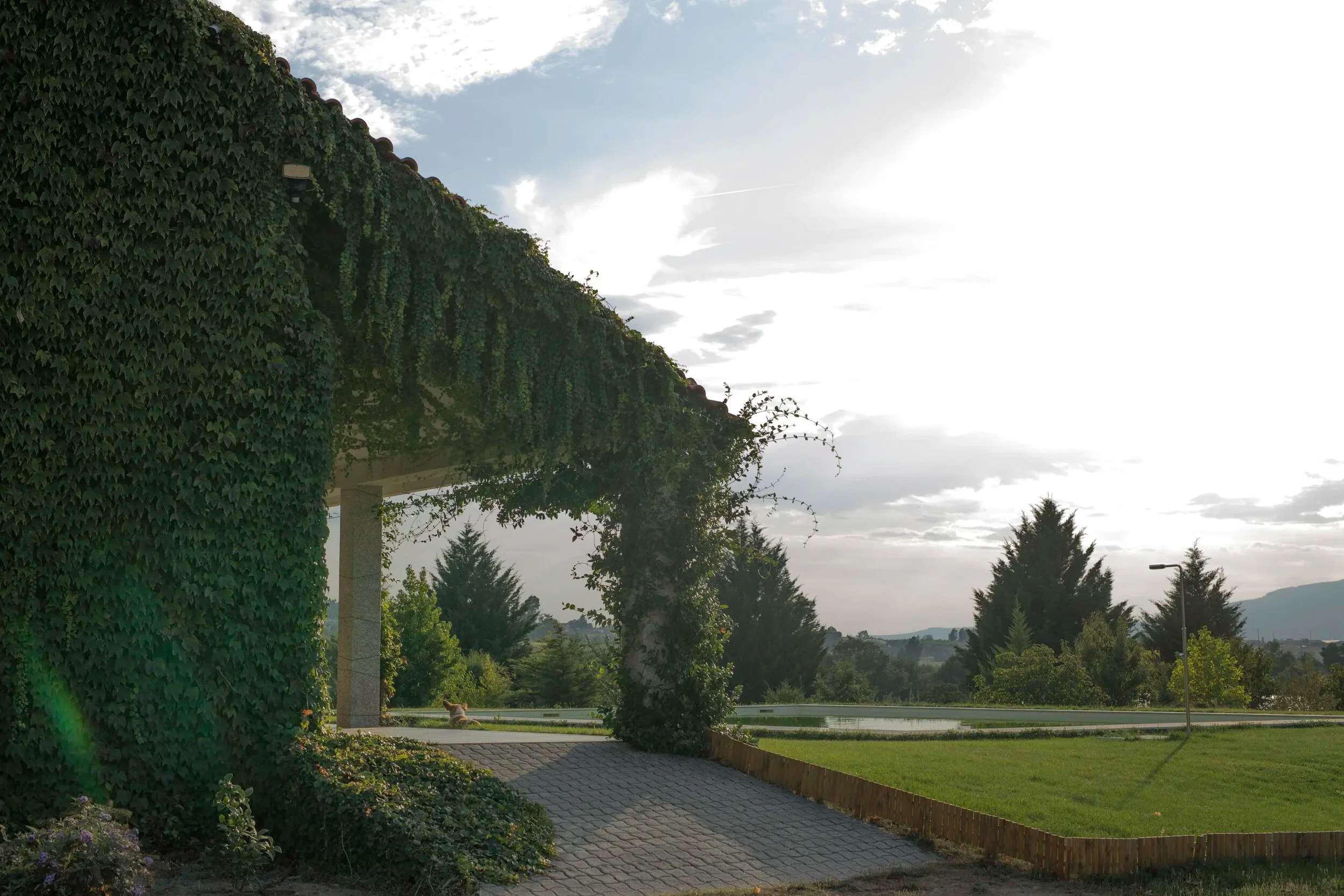 Entrada para as casas de turismo rural, alpendre e piscina