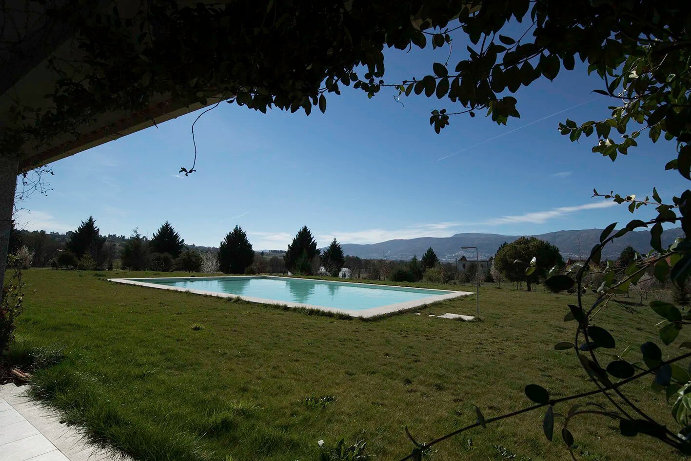 Quinta do Alcada piscina com vista para a serra da estrela