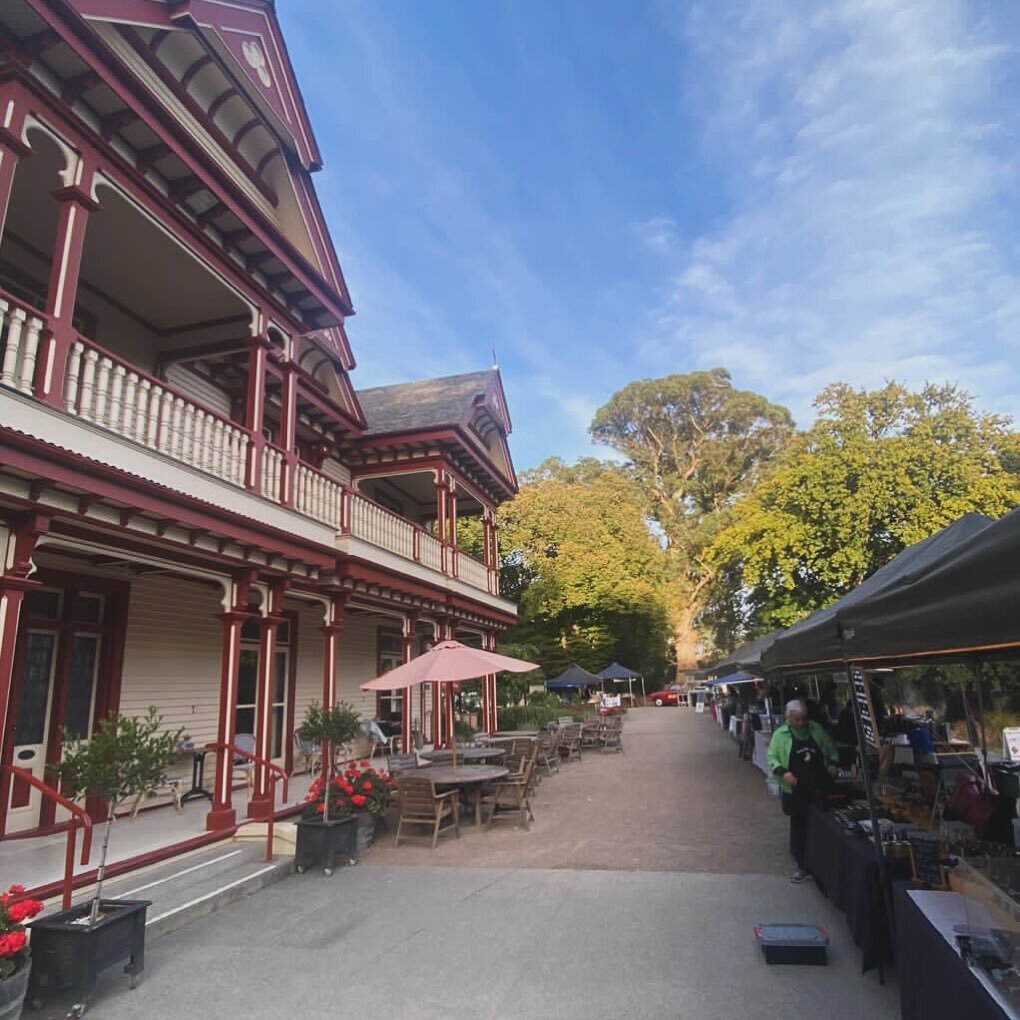 The calm before all our lovely customers arrive ☀️ 

Did you know our gates open at 6am every Saturday so you can come enjoy the grounds before the market starts? 

Get a good carpark and come in early this weekend to enjoy breakfast with us.

☕️🥯💐