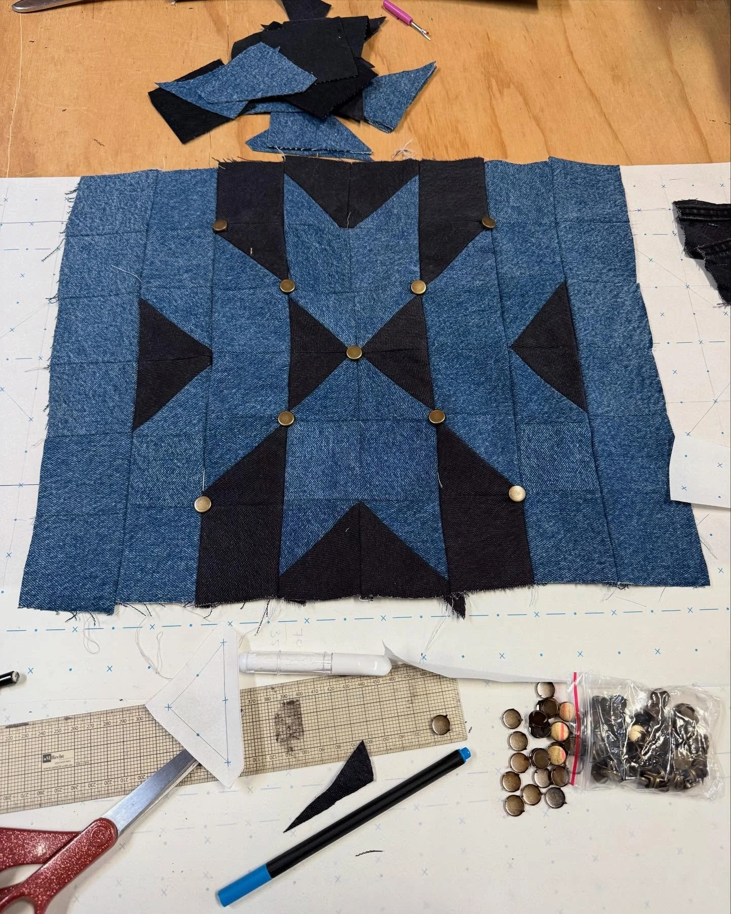 July recap 💙 

#clothingrepair #clothingalterations #melbourneseamstress #melbournemade #vintage #remake #reuse #repair #lovedclotheslast #circularfashion