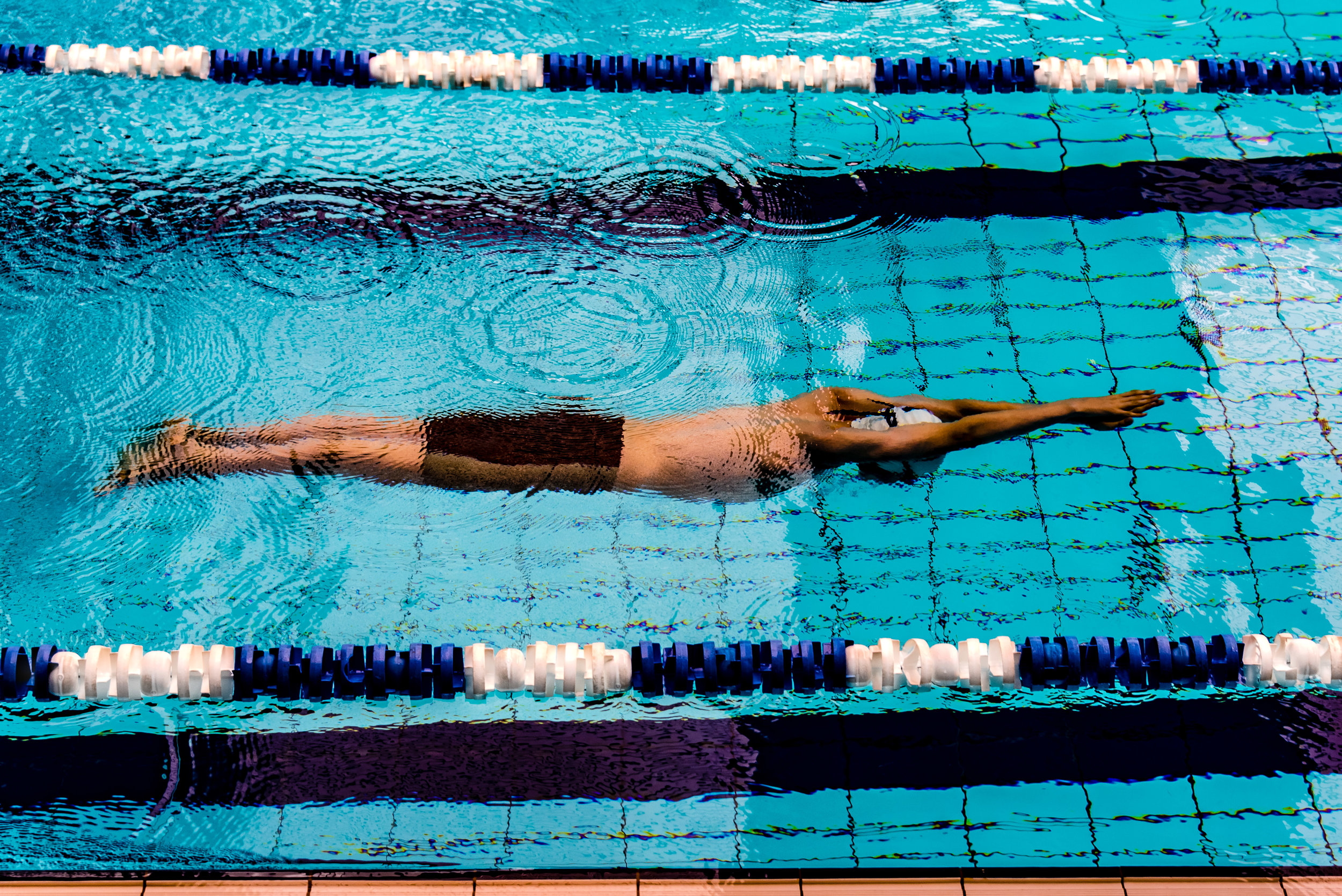 Do triathletes kick in the swim?