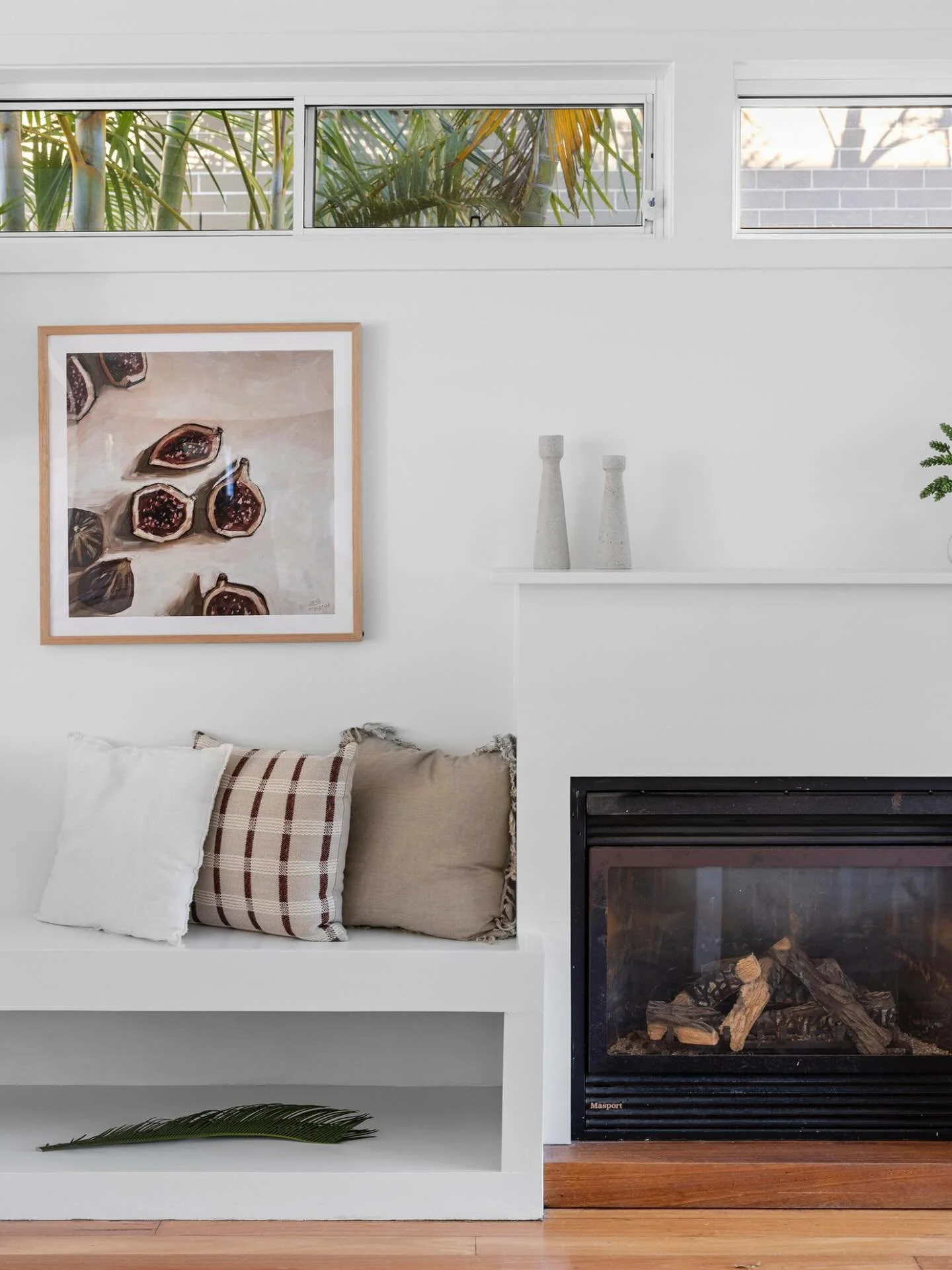 ⋒ Last day of winter- Trading in my hot chocolates for iced lattes, and my fireplace for poolside sunshine 🕶️☀️❄️➡️
.
.
.
.
#insideoutrealestatestyling #propertystylingsydney #homestaging #staging #stylinghomes #stylingtosell #northernbeachesstylist