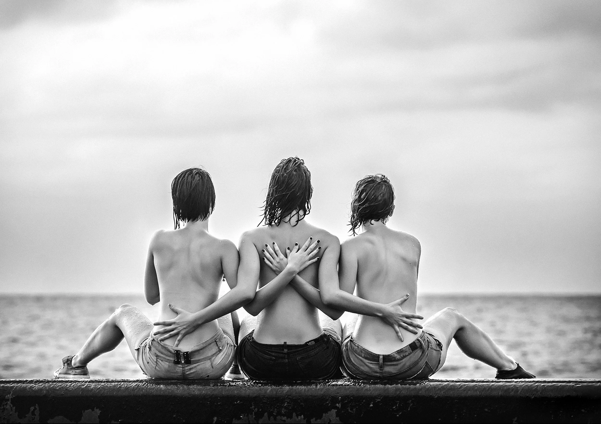 3 GIRLS MALECÓN.jpg