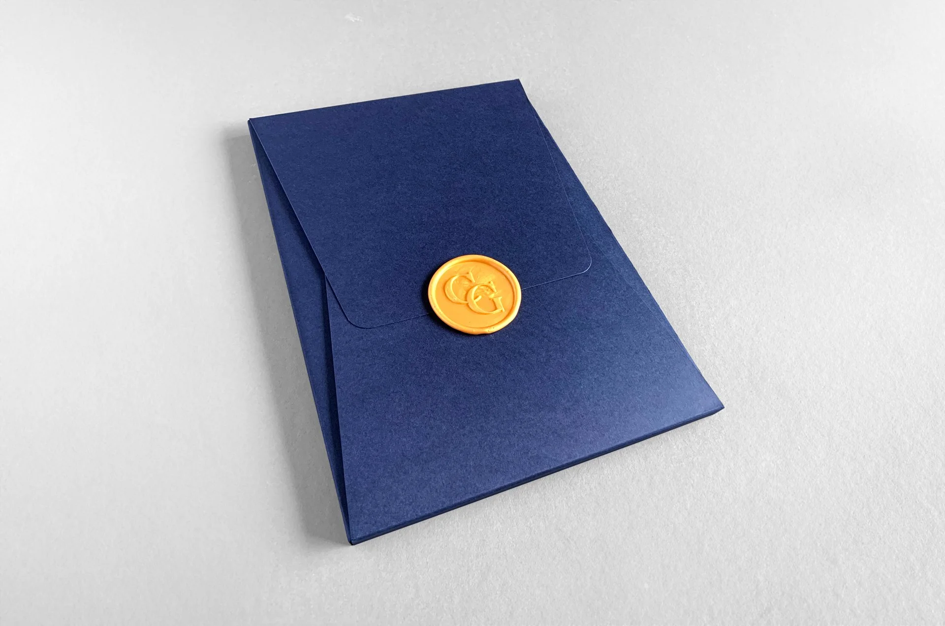 Once the envelope is opened, a blue sleeve is revealed, emblazoned with the event name stamped in gold foil.