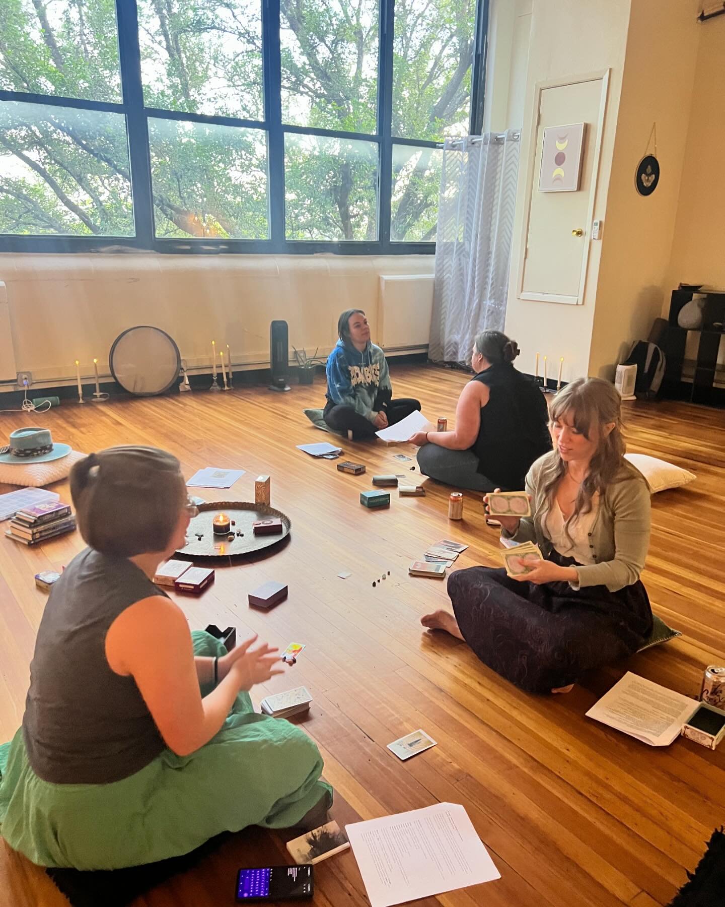 Magical evening shared with such an intuitive group @mindfulmuse.yoga 
Thanks for letting me lead my intuition and tarot workshop. Can&rsquo;t wait to share more experiences in the community! 🎴🤍🔮🌑🦋