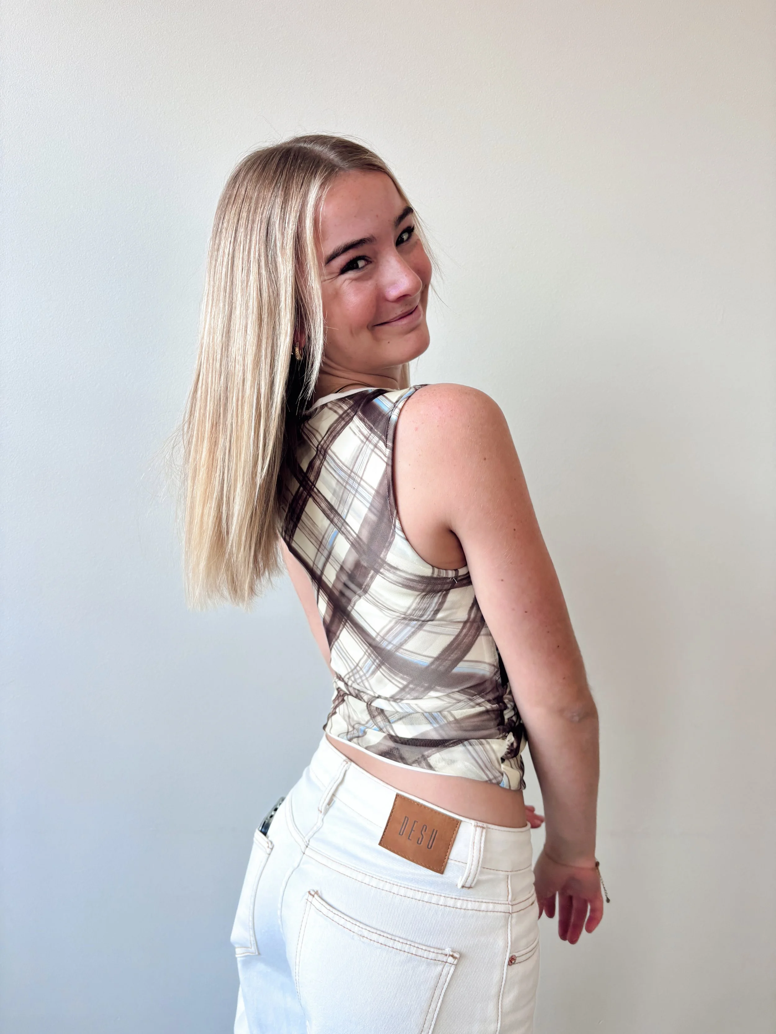 E L L A   P O P P Y - Junior Stylist