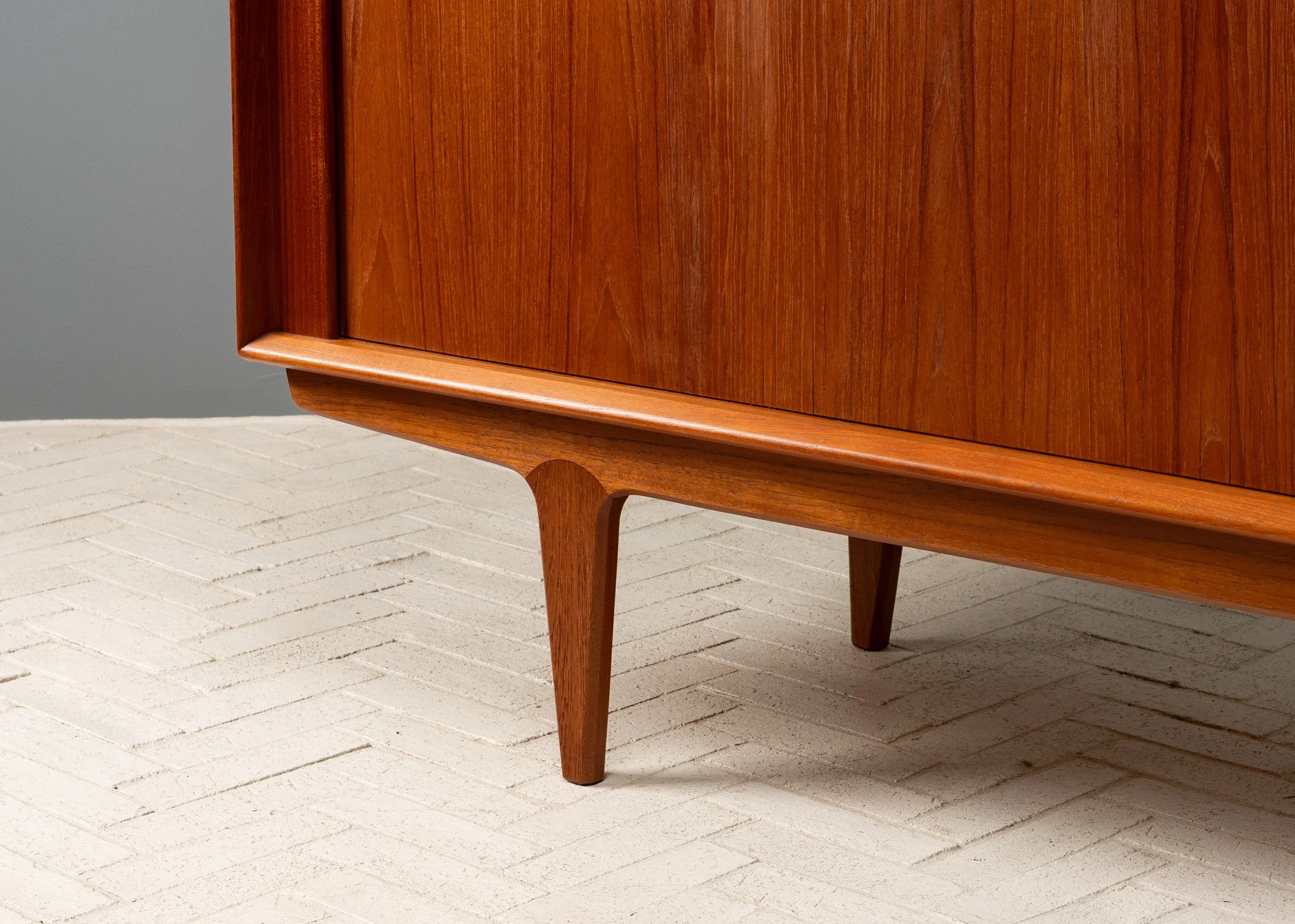 bernhard-pedersen-long-teak-sideboard-resideinc-7.jpg