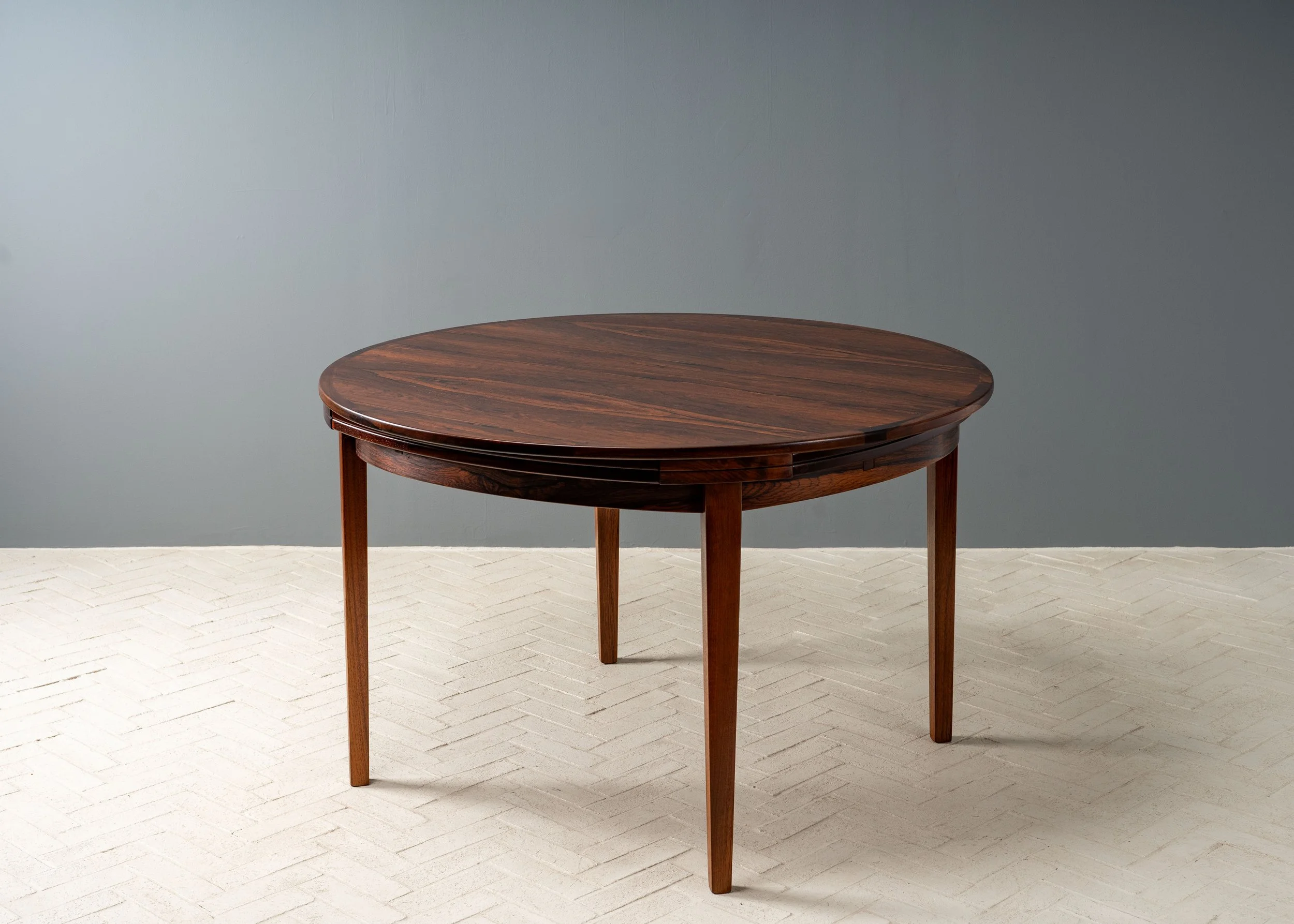 dyrlund-rosewood-round-flip-flap-dining-table-resideinc-14.jpg